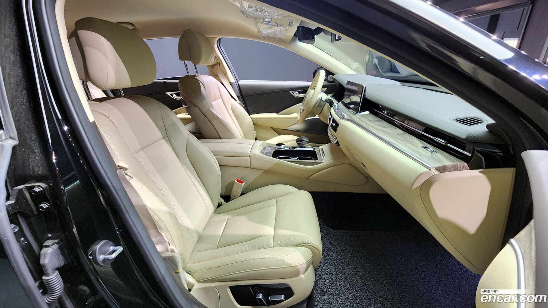 Main__Slider__Photo:K9 Kia 2022.3-9