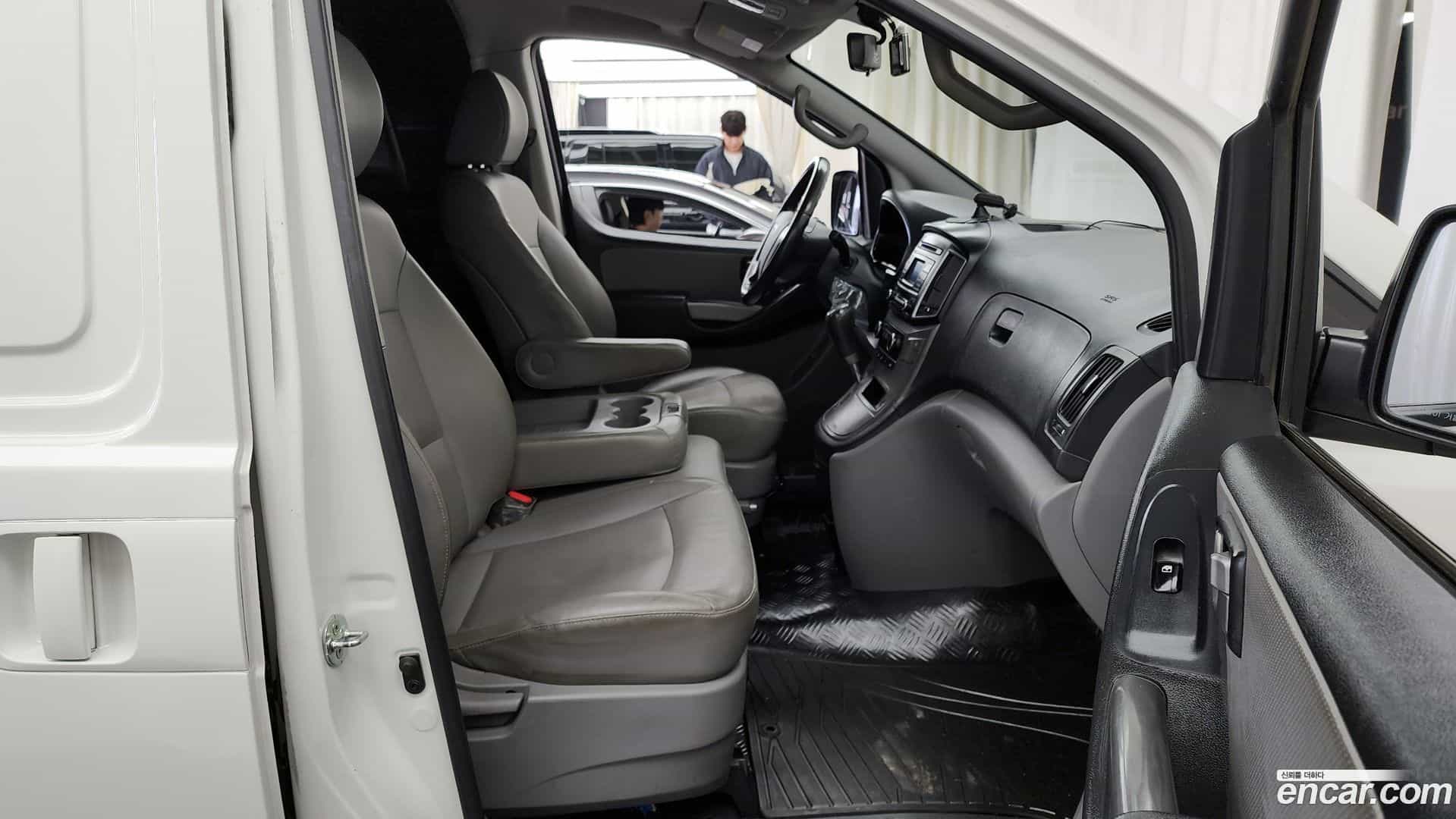 Starex Hyundai 2018.8-OPTION-015