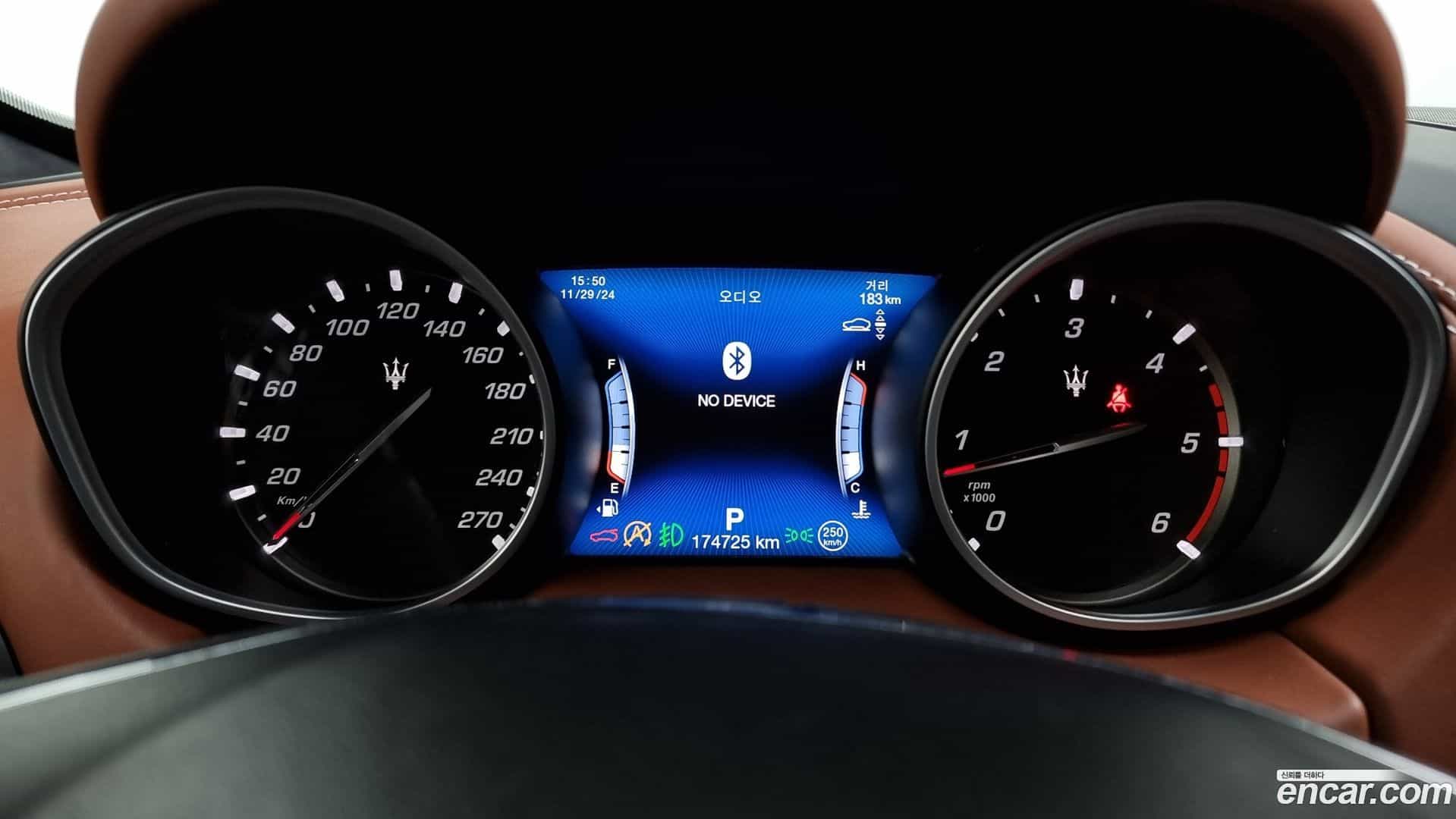 Levante Maserati 2018.0-INNER-008