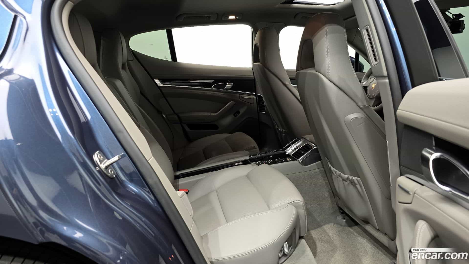 Panamera Porsche 2010.6-OPTION-016