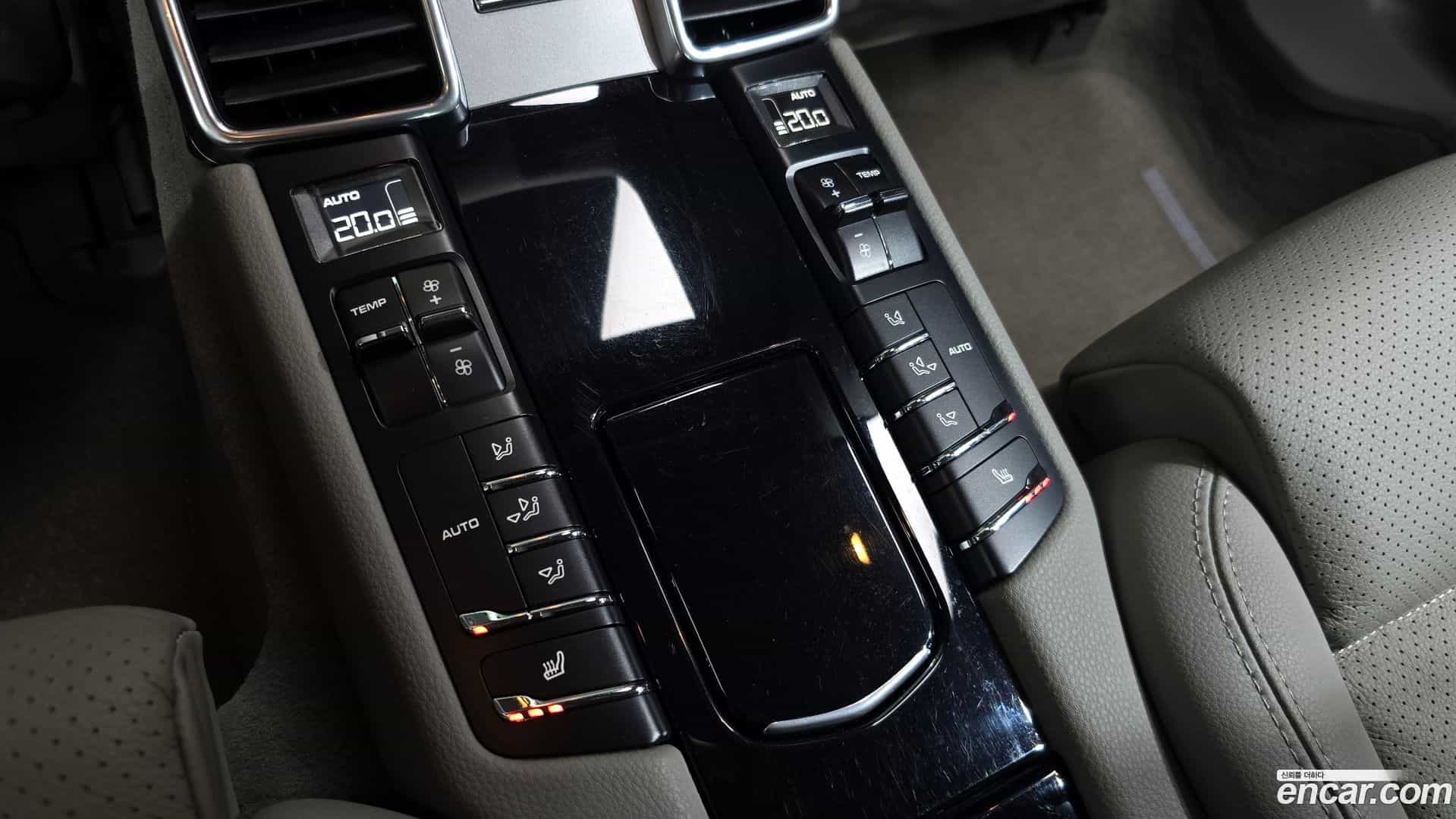 Panamera Porsche 2010.6-OPTION-022