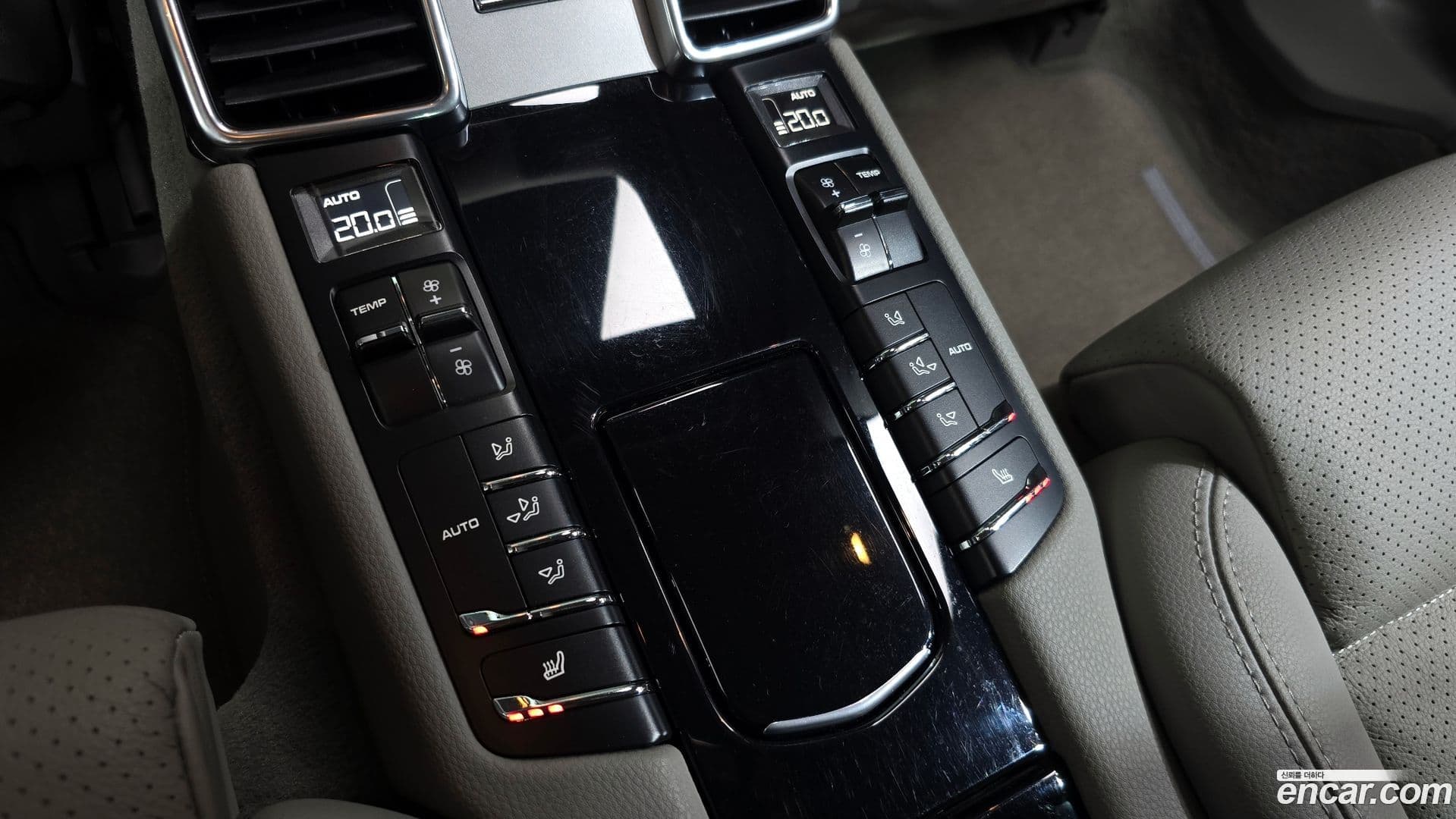 Main__Slider__Photo:Panamera Porsche 2010.6-17