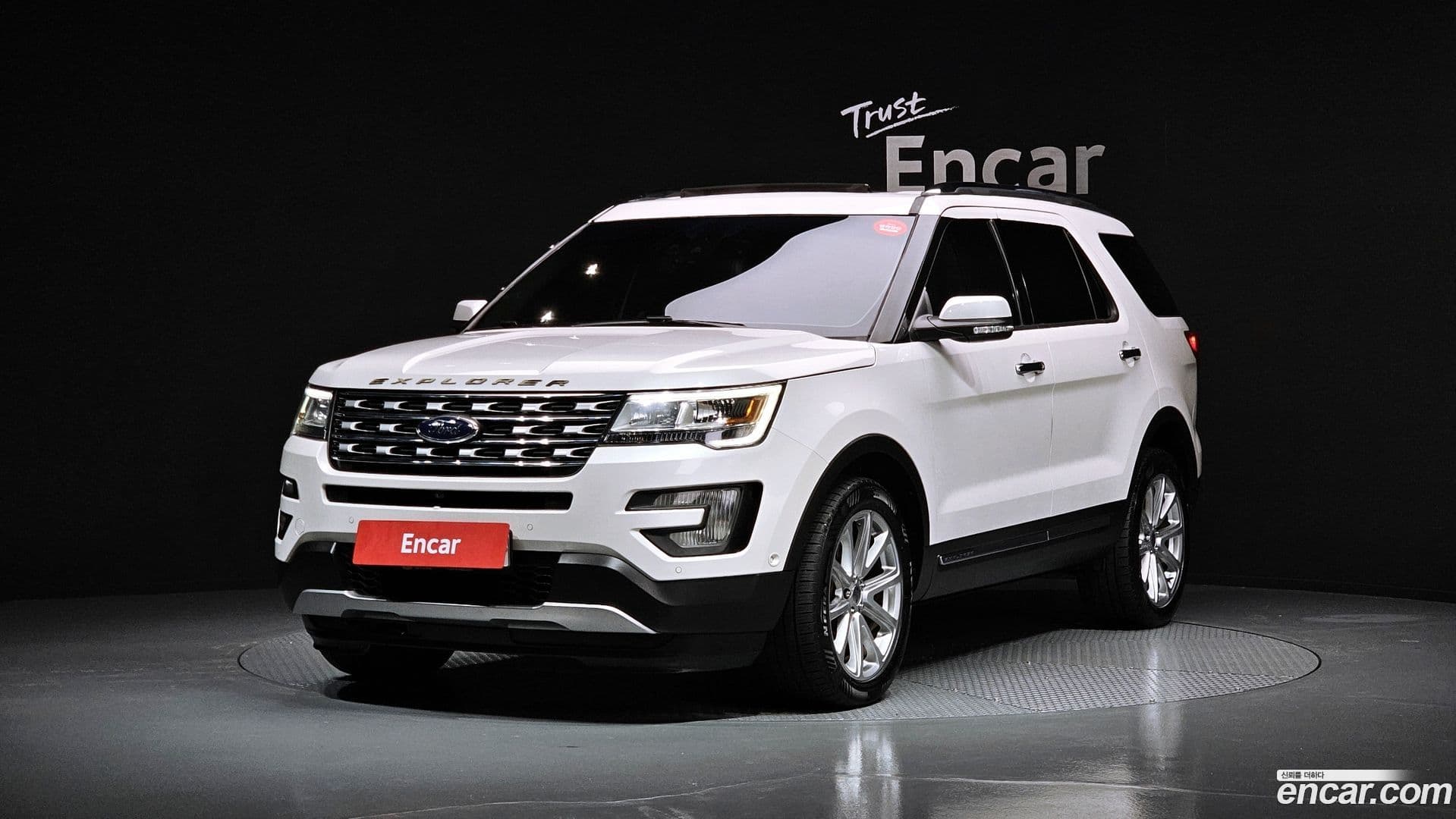 Main__Slider__Photo:Explorer Ford 2017.0-0