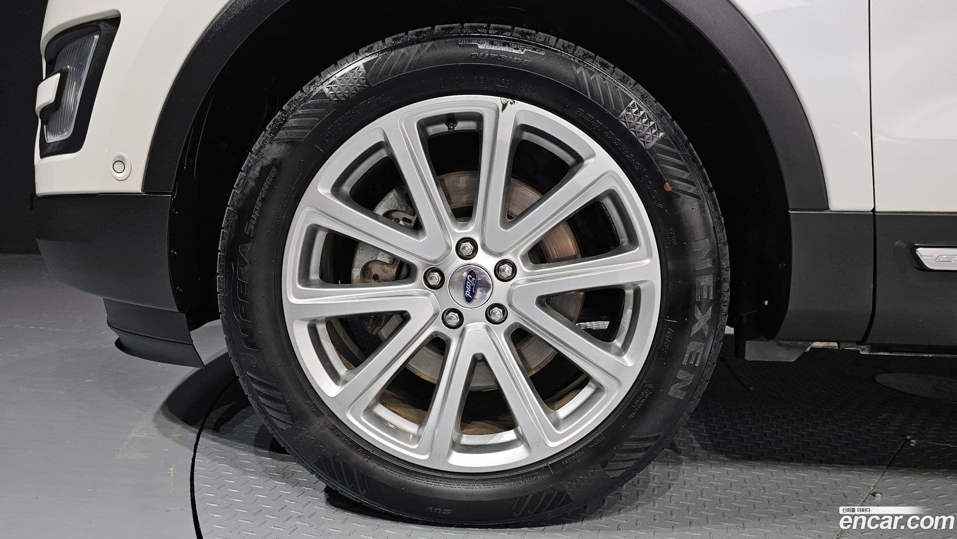 Main__Slider__Photo:Explorer Ford 2017.0-4