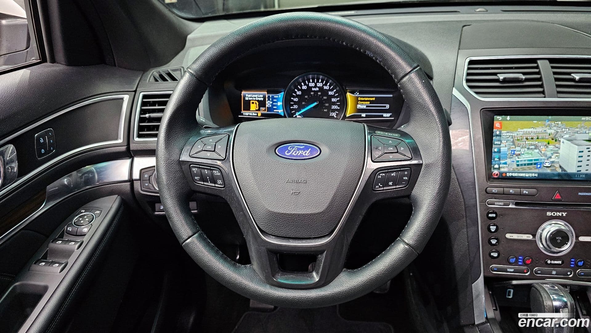 Main__Slider__Photo:Explorer Ford 2017.0-12