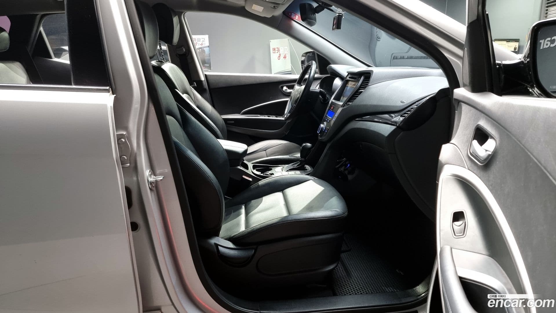 Main__Slider__Photo:Santafe Hyundai 2012.10-10