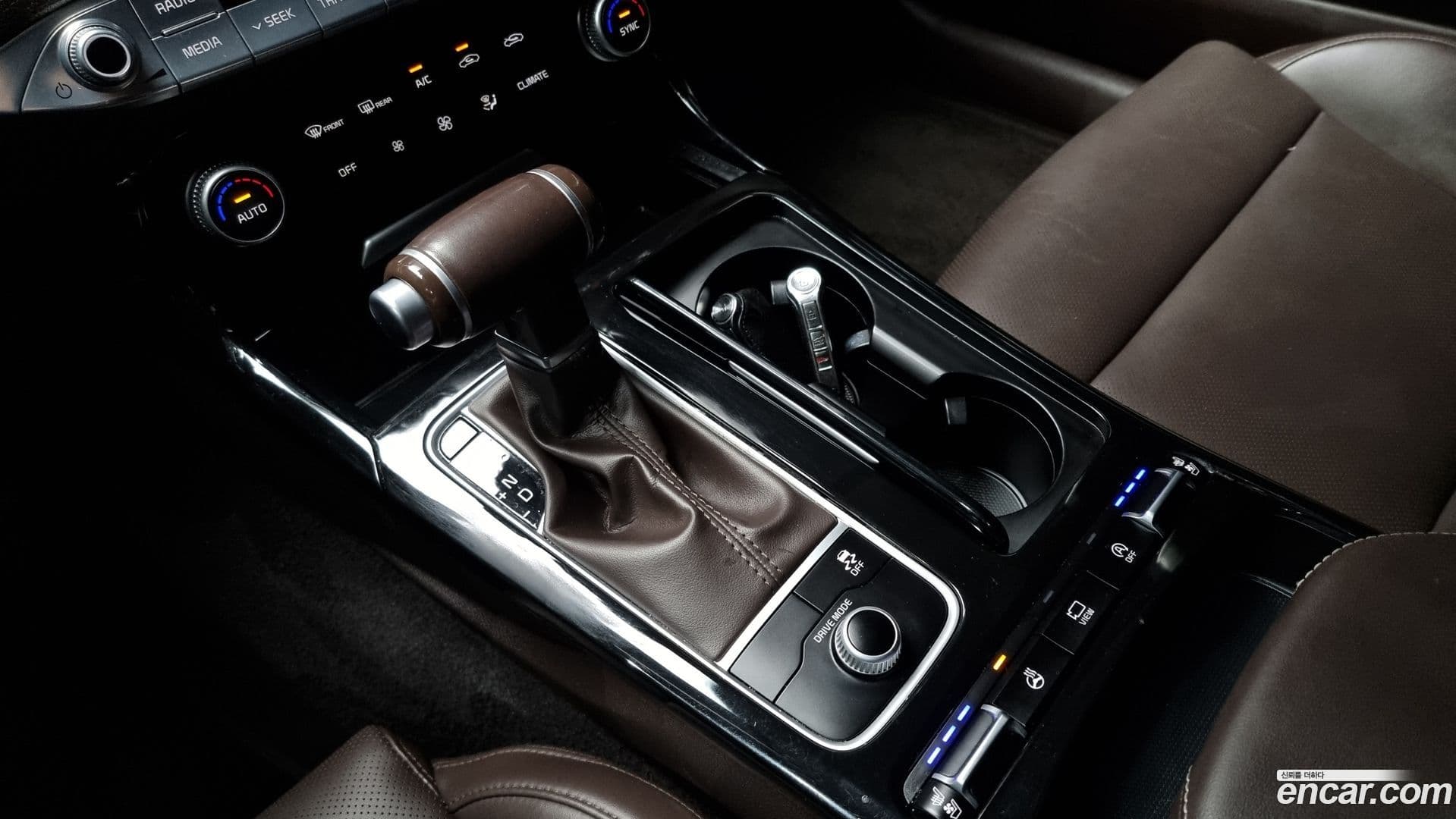 Main__Slider__Photo:Stinger Kia 2017.8-8