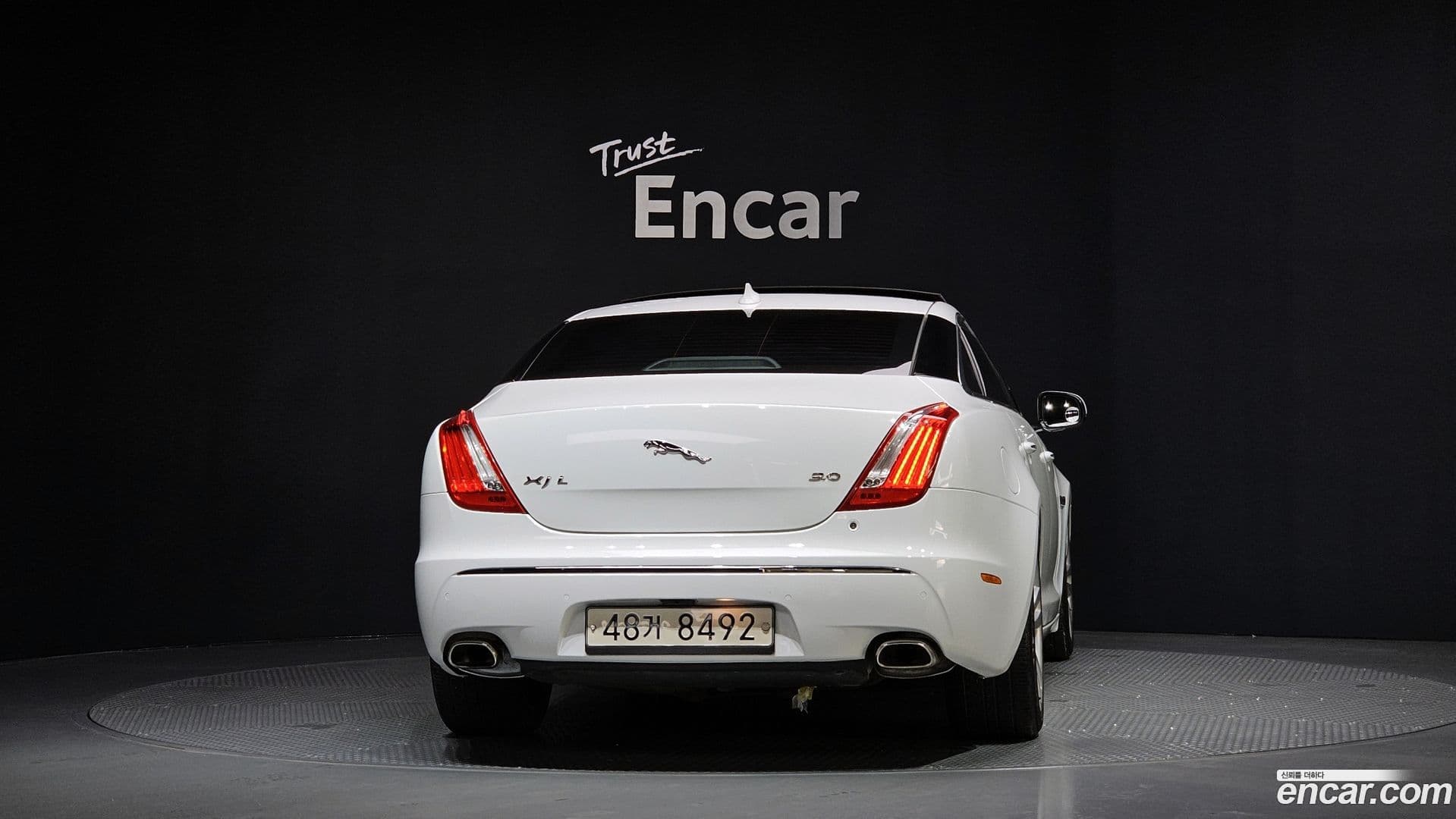 Main__Slider__Photo:XJ Jaguar 2013.0-3