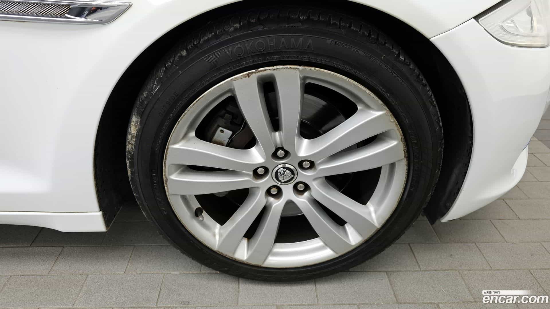 XJ Jaguar 2013.0-OUTER-005