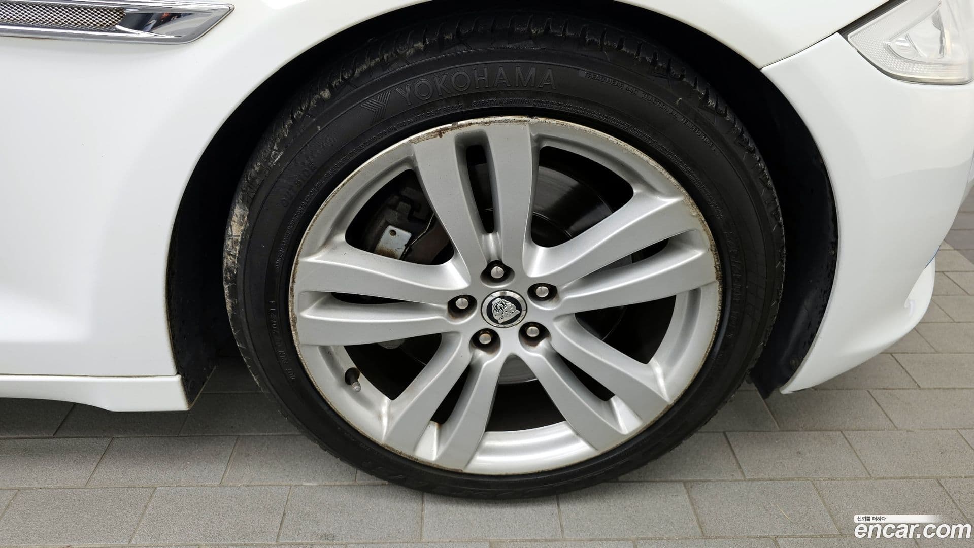 Main__Slider__Photo:XJ Jaguar 2013.0-4