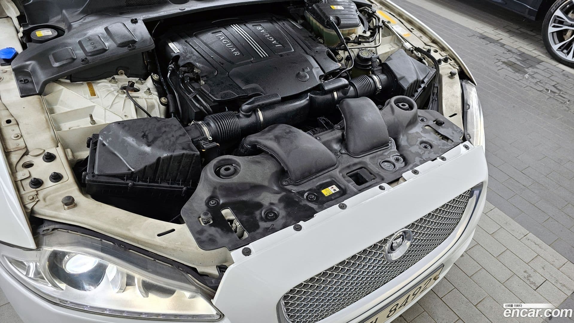 Main__Slider__Photo:XJ Jaguar 2013.0-5