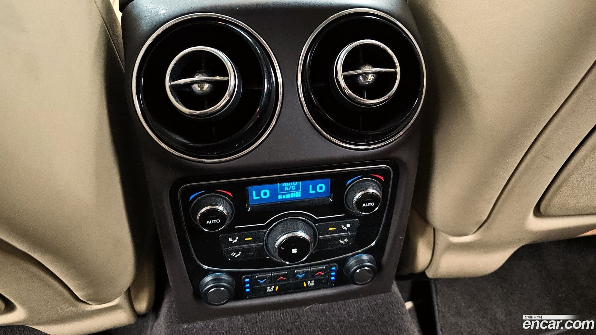 Main__Slider__Photo:XJ Jaguar 2013.0-18