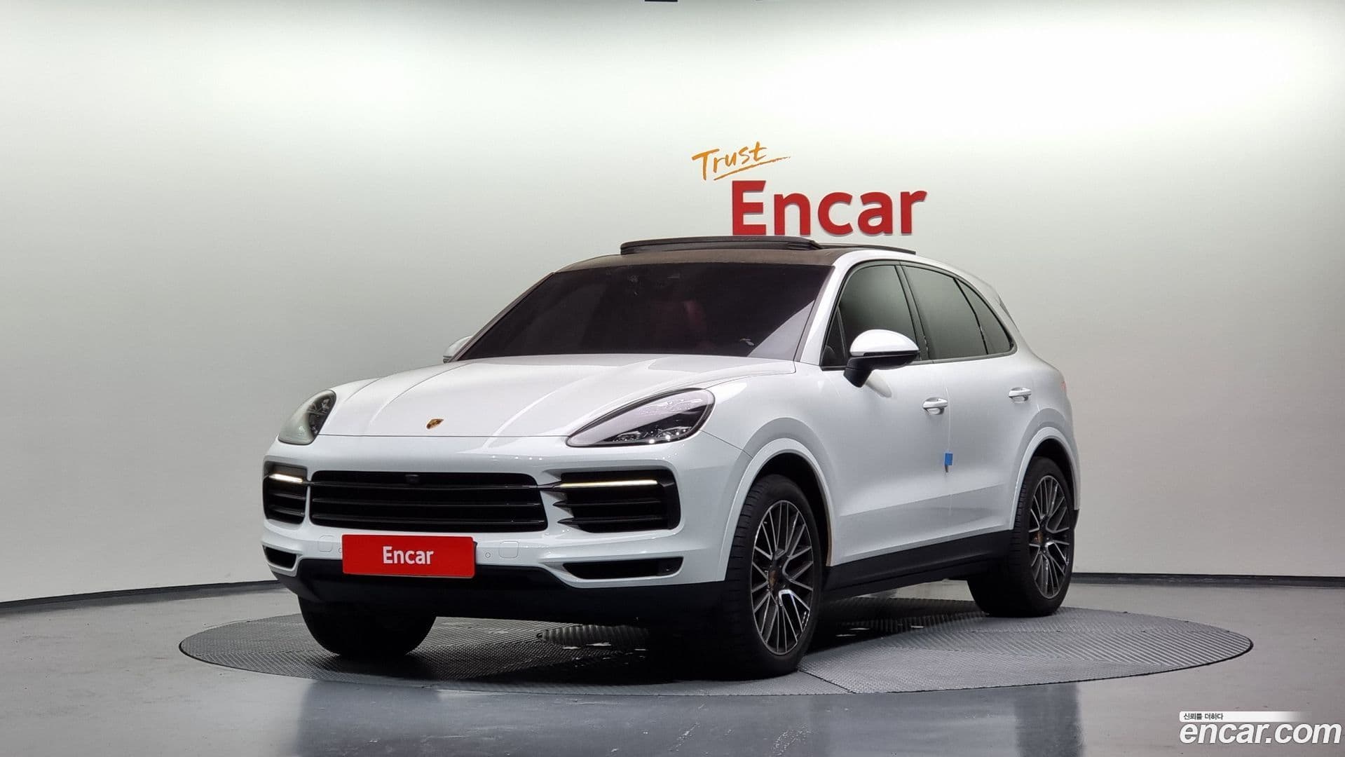 Main__Slider__Photo:Cayenne Porsche 2019.4-0