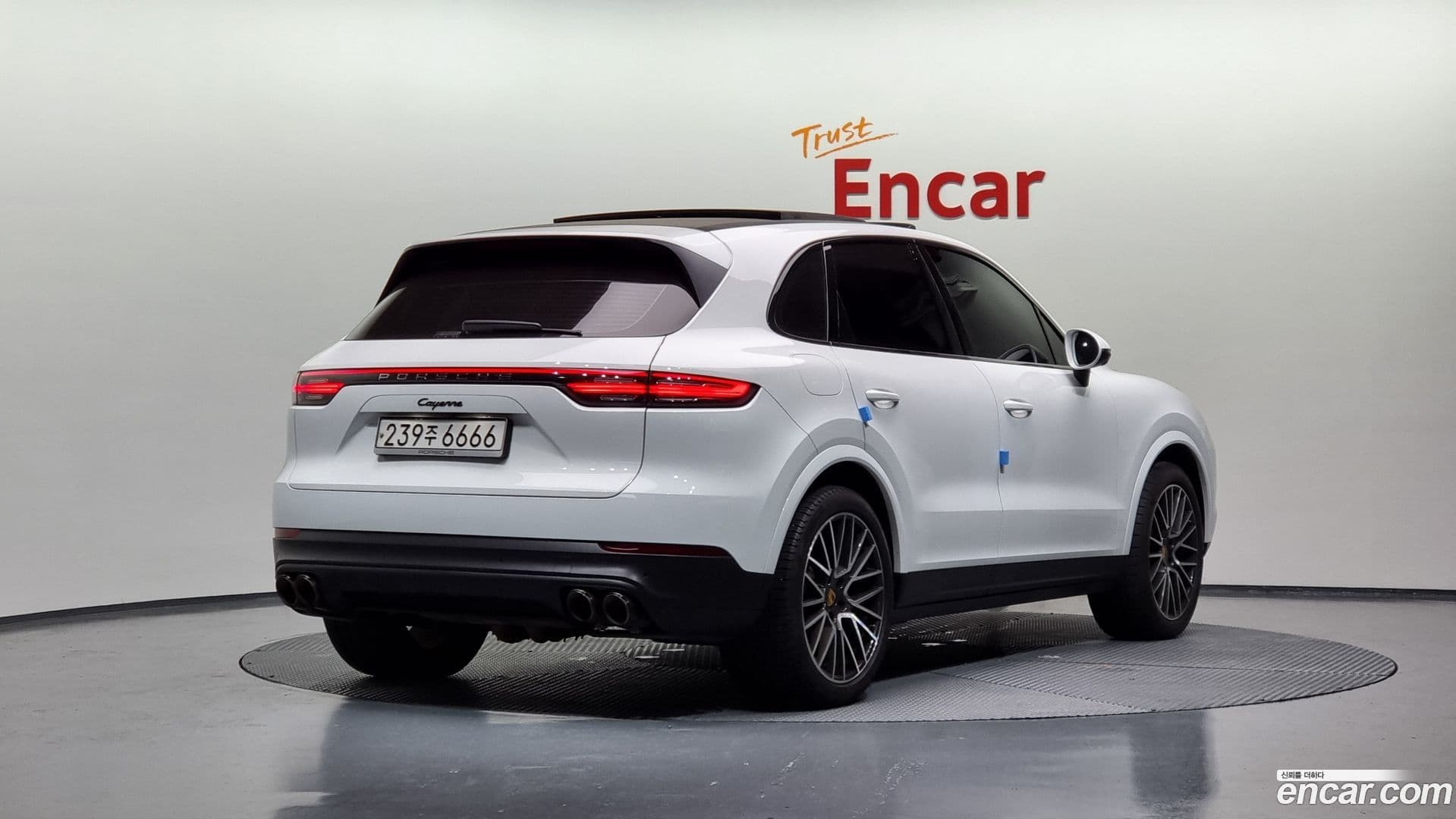 Main__Slider__Photo:Cayenne Porsche 2019.4-1