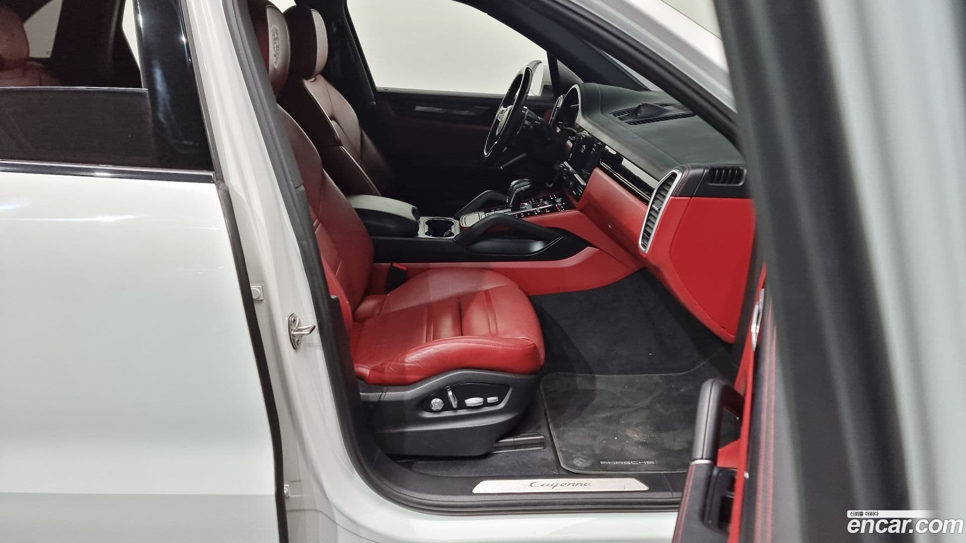 Main__Slider__Photo:Cayenne Porsche 2019.4-9