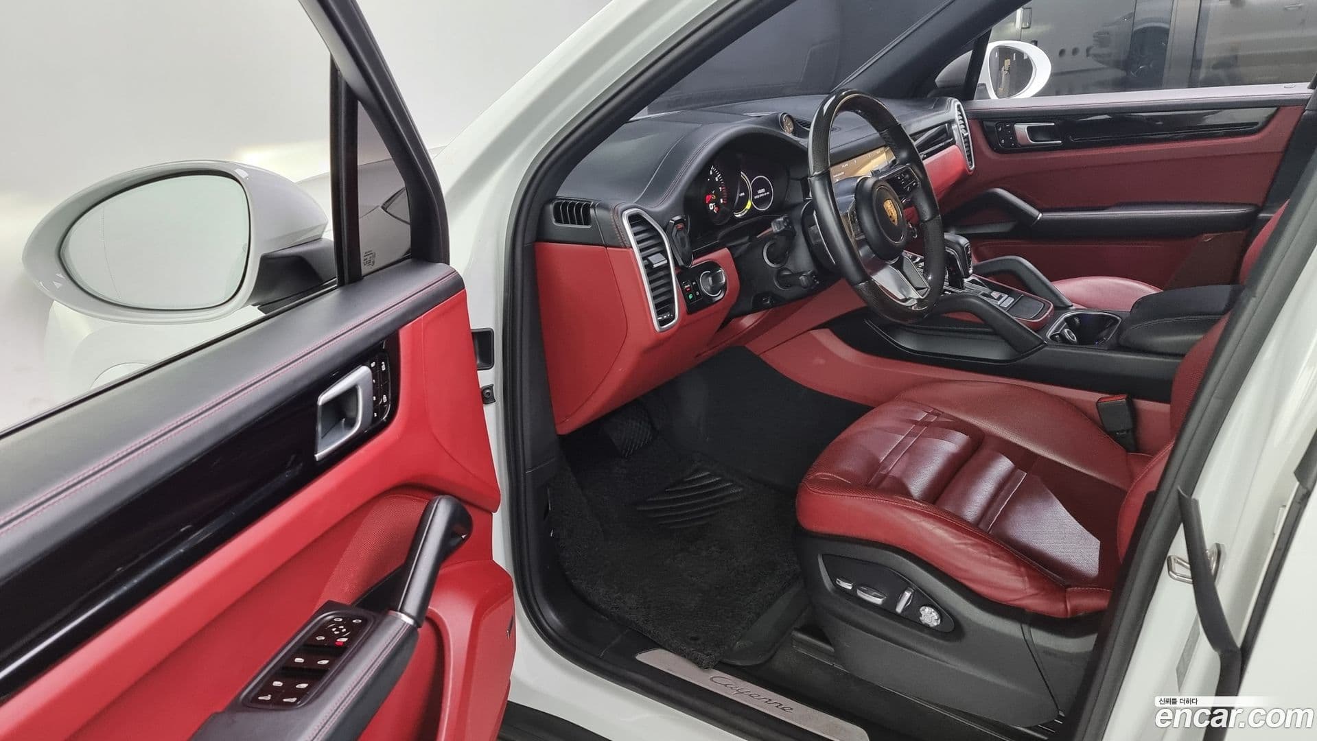 Main__Slider__Photo:Cayenne Porsche 2019.4-10