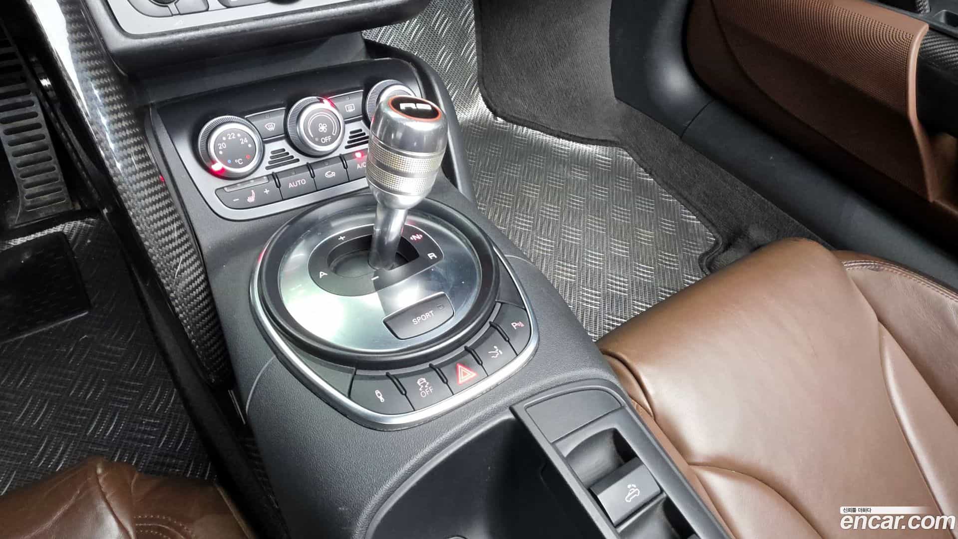 R8 Audi 2011.6-INNER-009