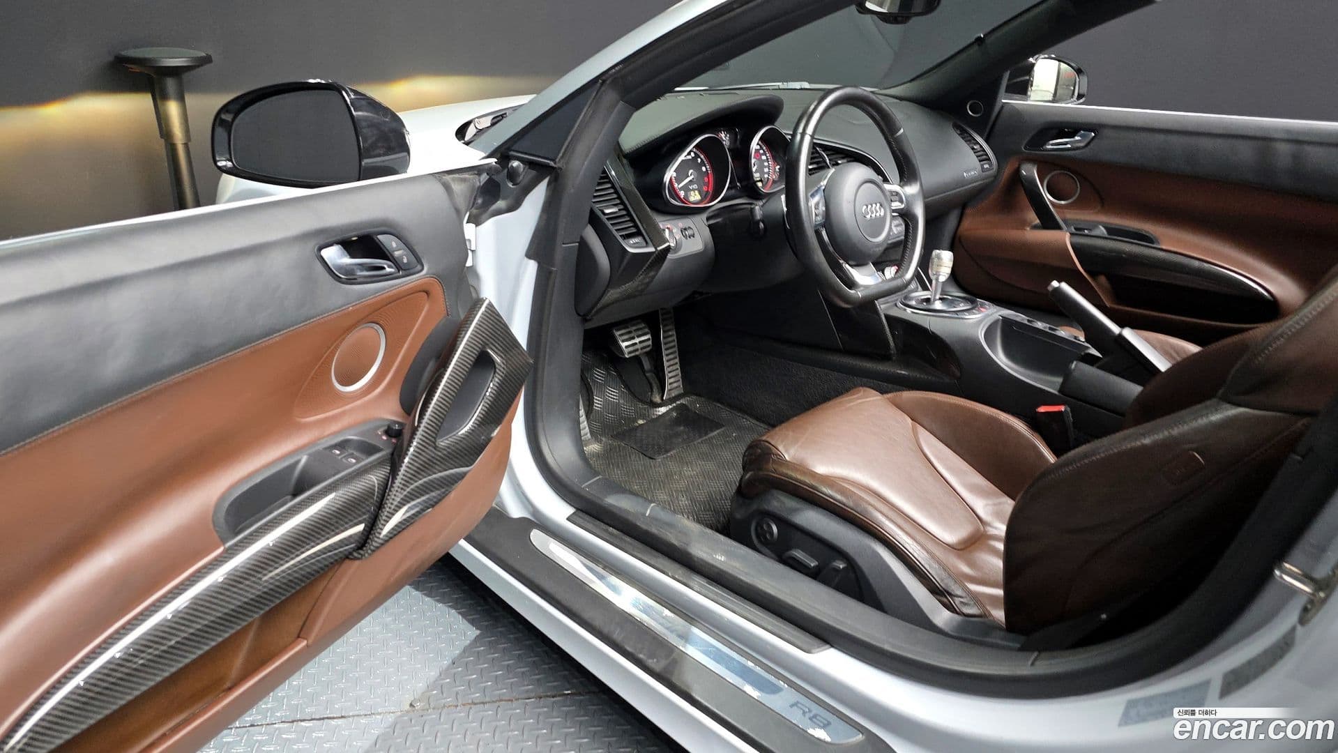 Main__Slider__Photo:R8 Audi 2011.6-9