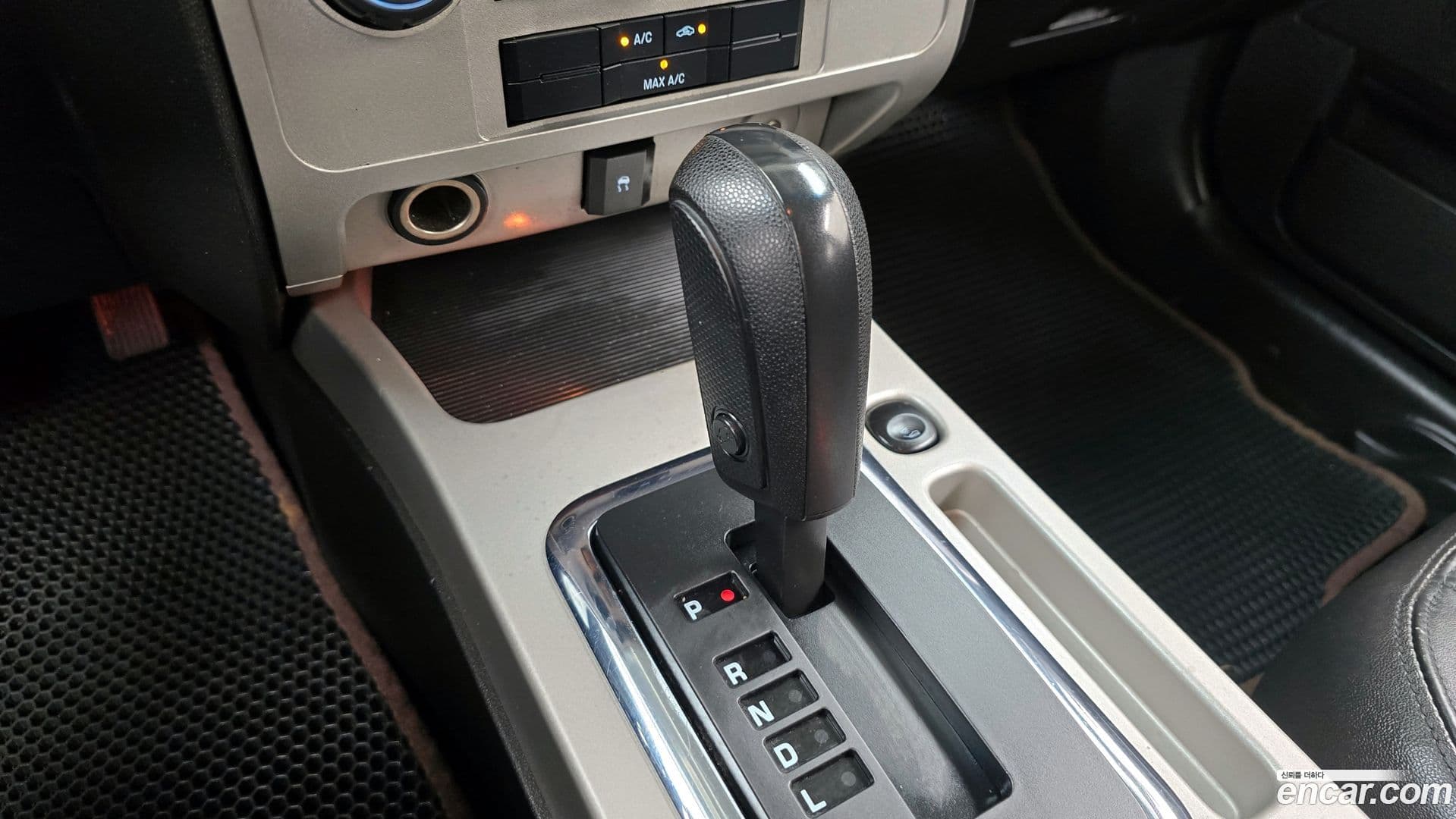 Main__Slider__Photo:Escape Ford 2009.3-8