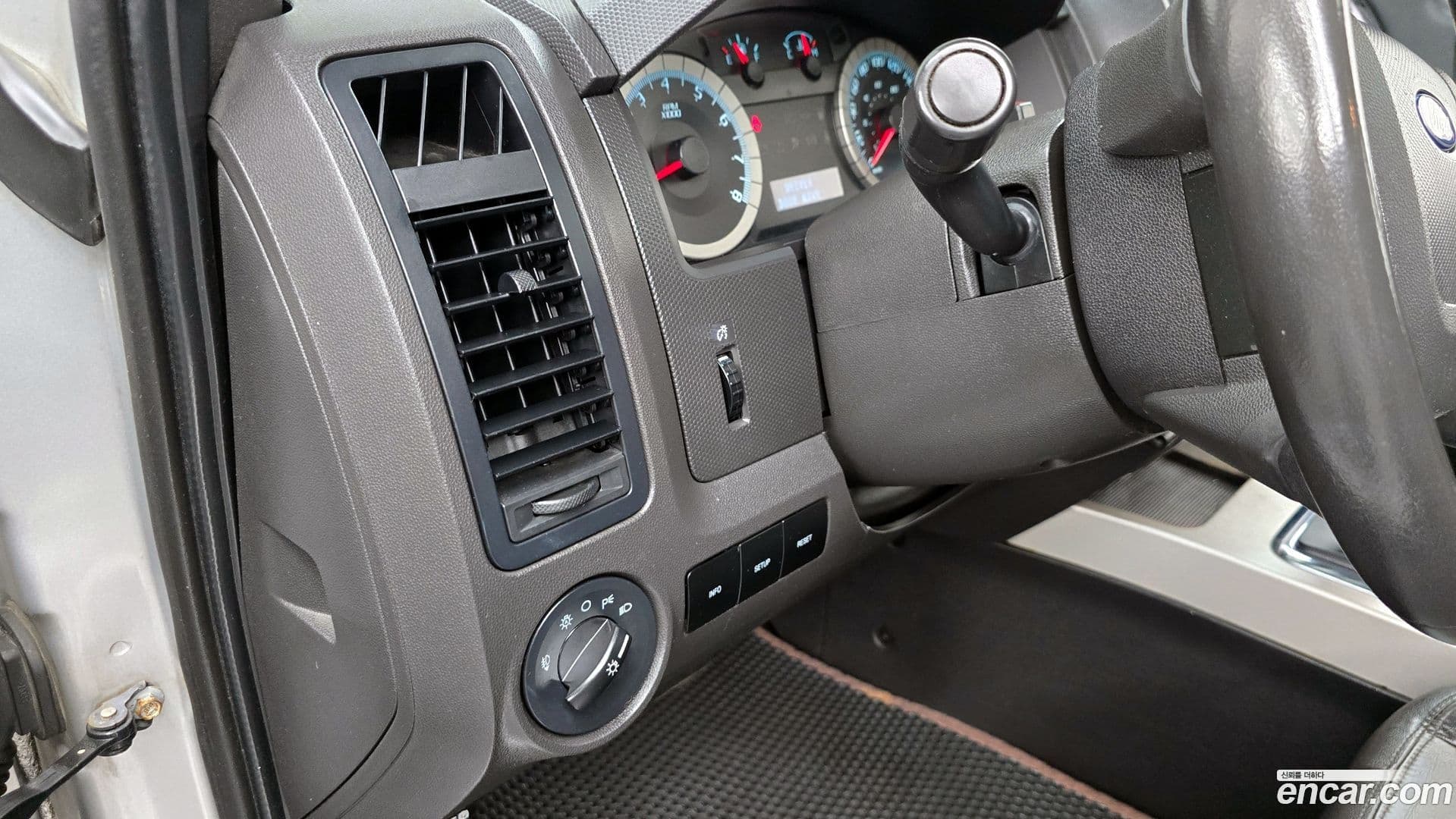 Main__Slider__Photo:Escape Ford 2009.3-15