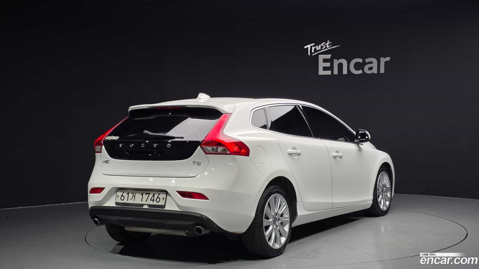 V40 Volvo 2013.2-OUTER-002