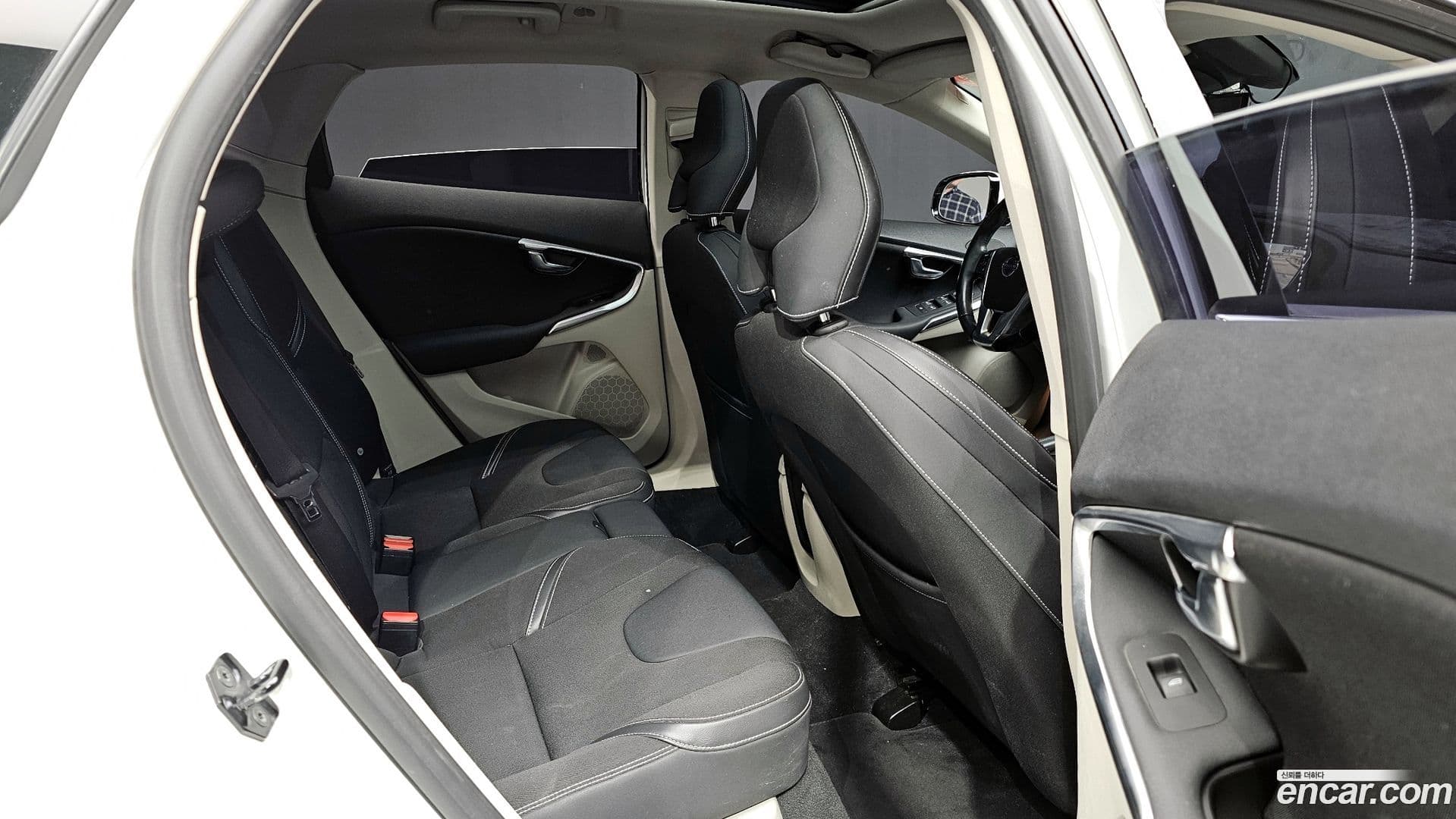 Main__Slider__Photo:V40 Volvo 2013.2-11