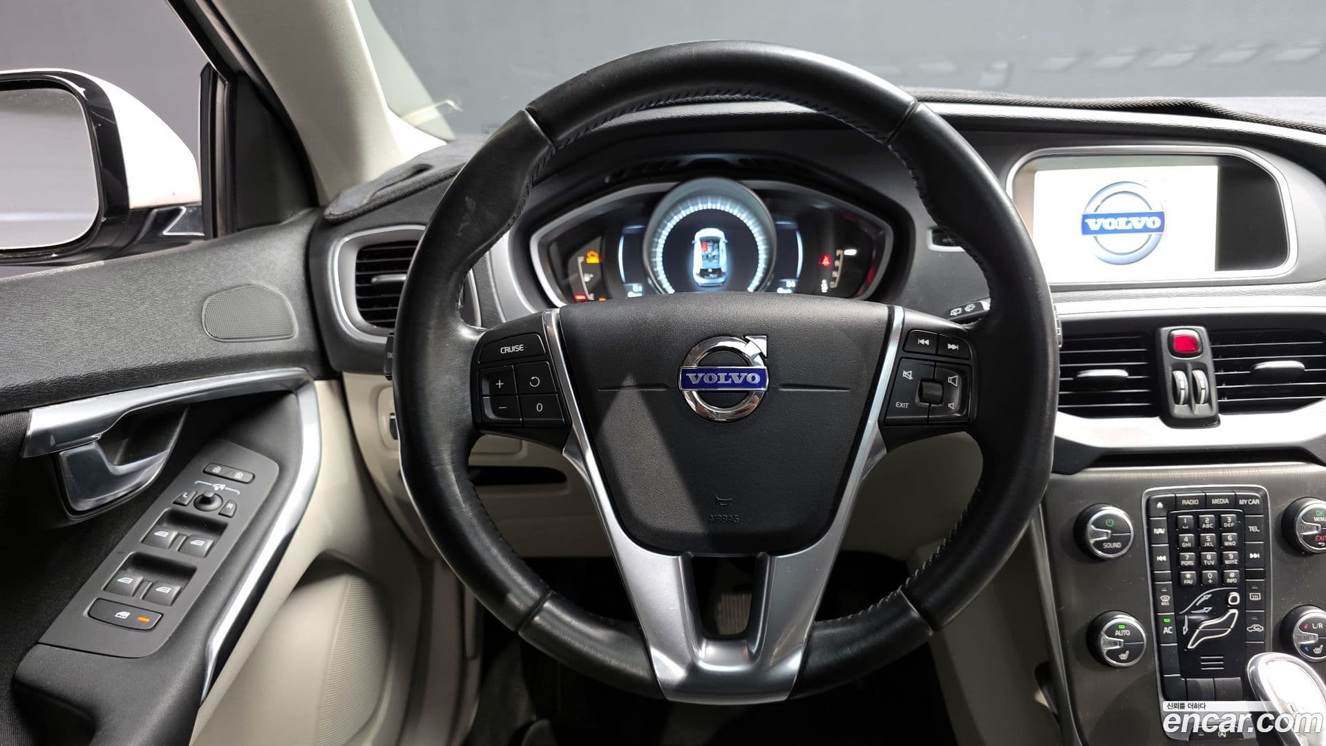 Main__Slider__Photo:V40 Volvo 2013.2-12