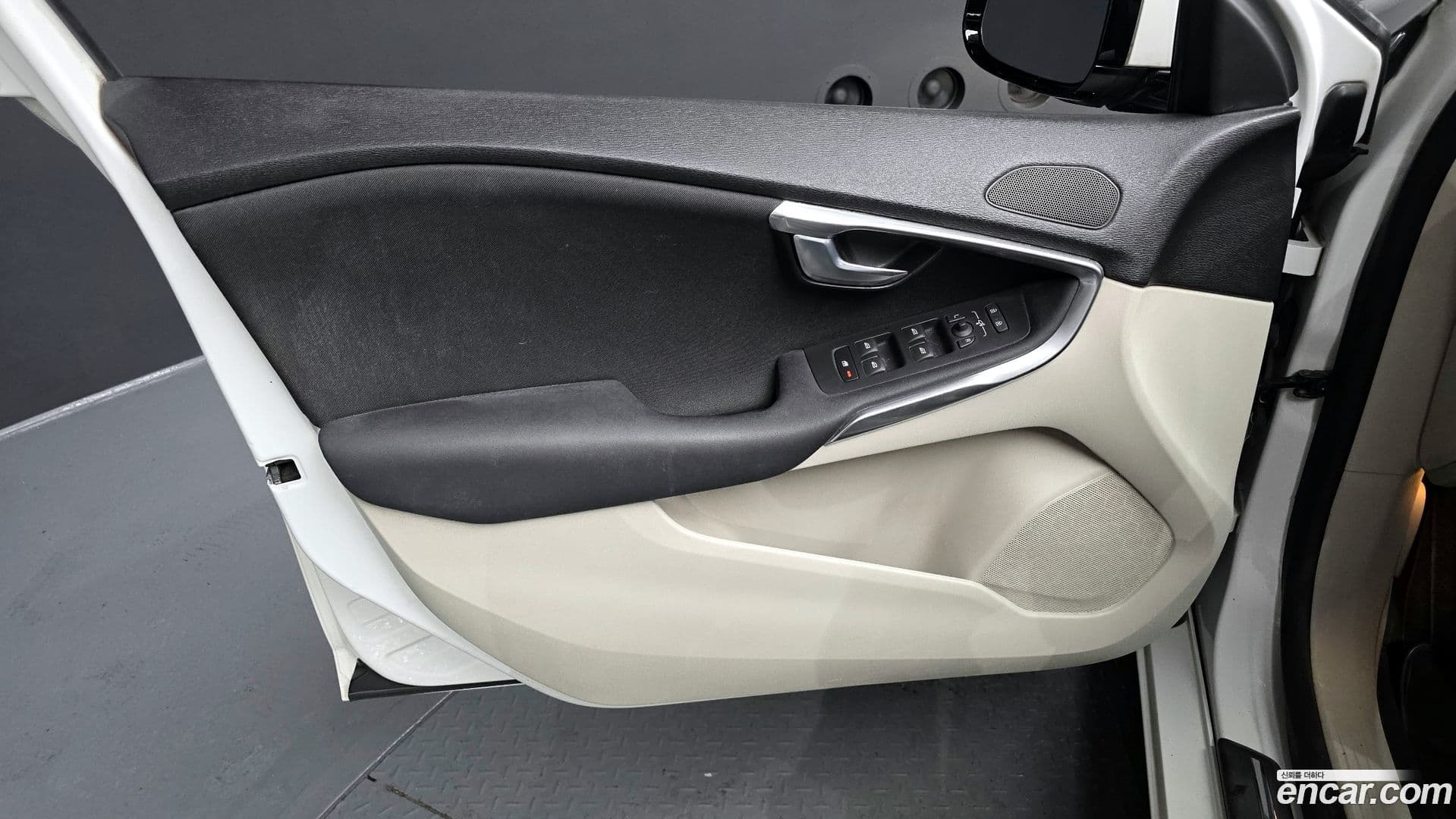 Main__Slider__Photo:V40 Volvo 2013.2-17