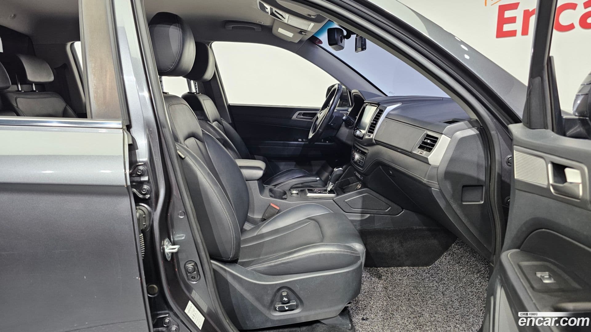 Main__Slider__Photo:Rexton KG_Mobility_Ssangyong 2018.9-10