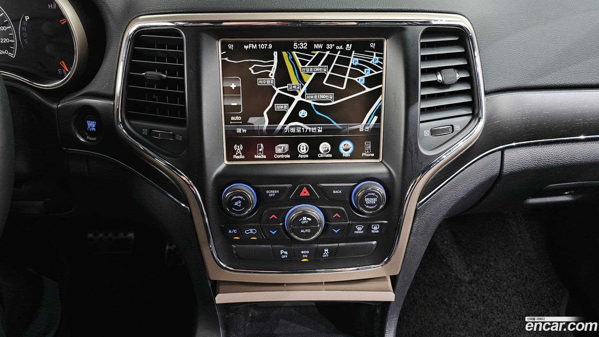 Main__Slider__Photo:Cherokee Jeep 2015.11-13