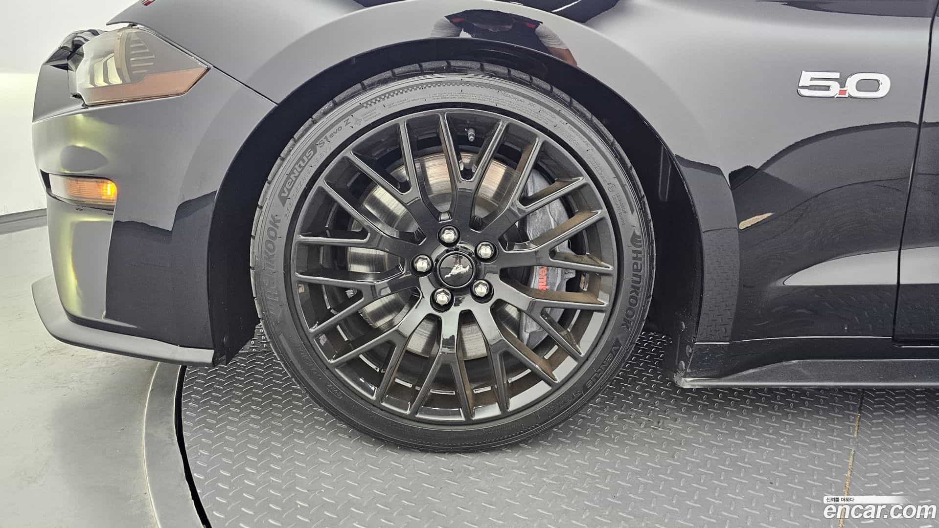 Mustang Ford 2019.0-OUTER-005