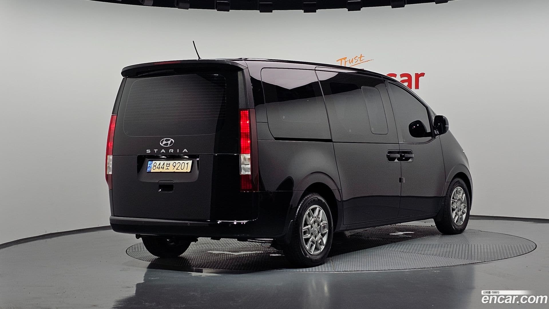 Main__Slider__Photo:Staria Hyundai 2023.2-1