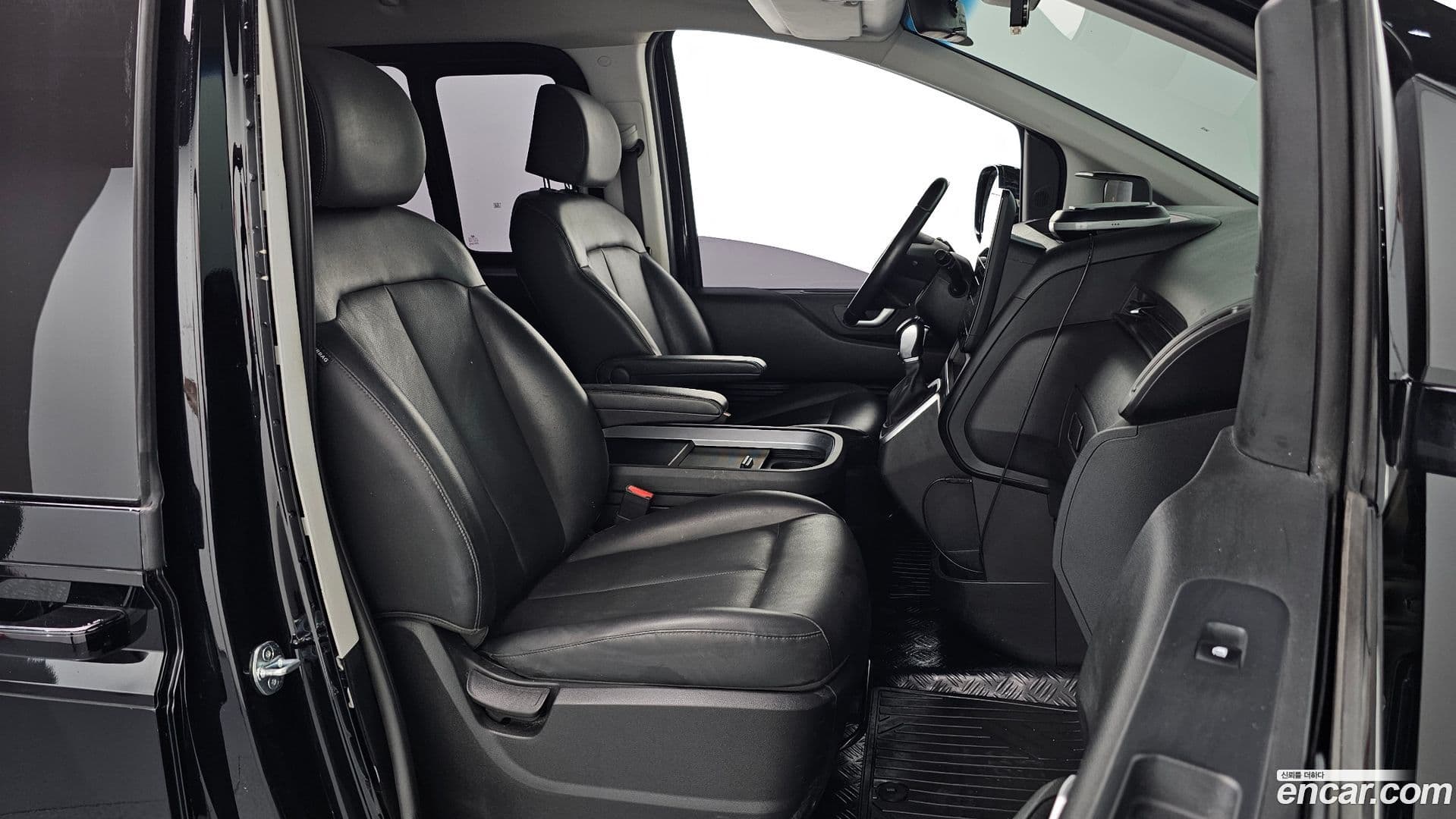 Main__Slider__Photo:Staria Hyundai 2023.2-9