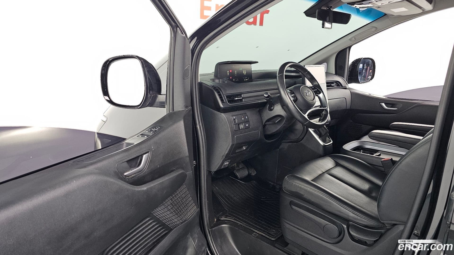 Main__Slider__Photo:Staria Hyundai 2023.2-10