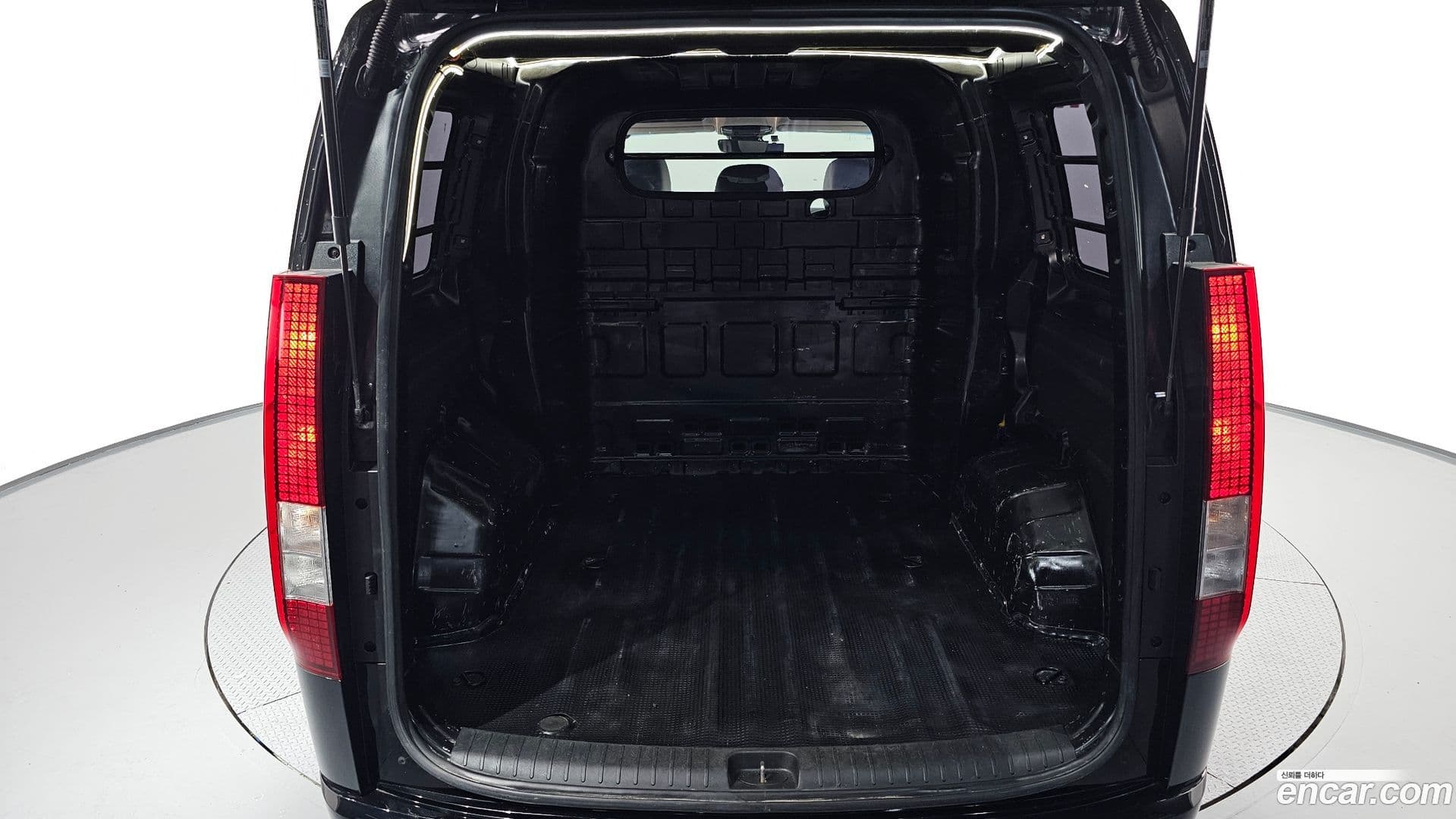 Main__Slider__Photo:Staria Hyundai 2023.2-19