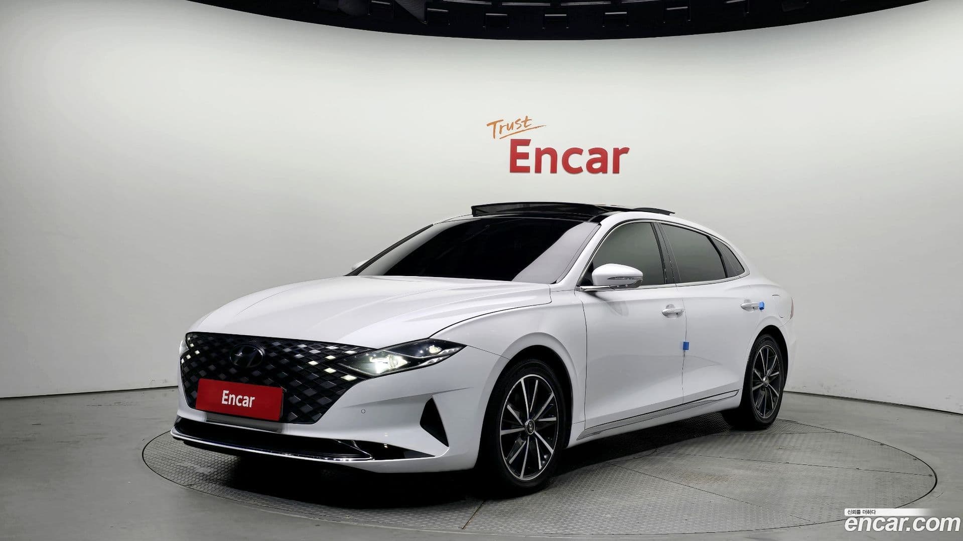 Main__Slider__Photo:Grandeur Hyundai 2020.8-0