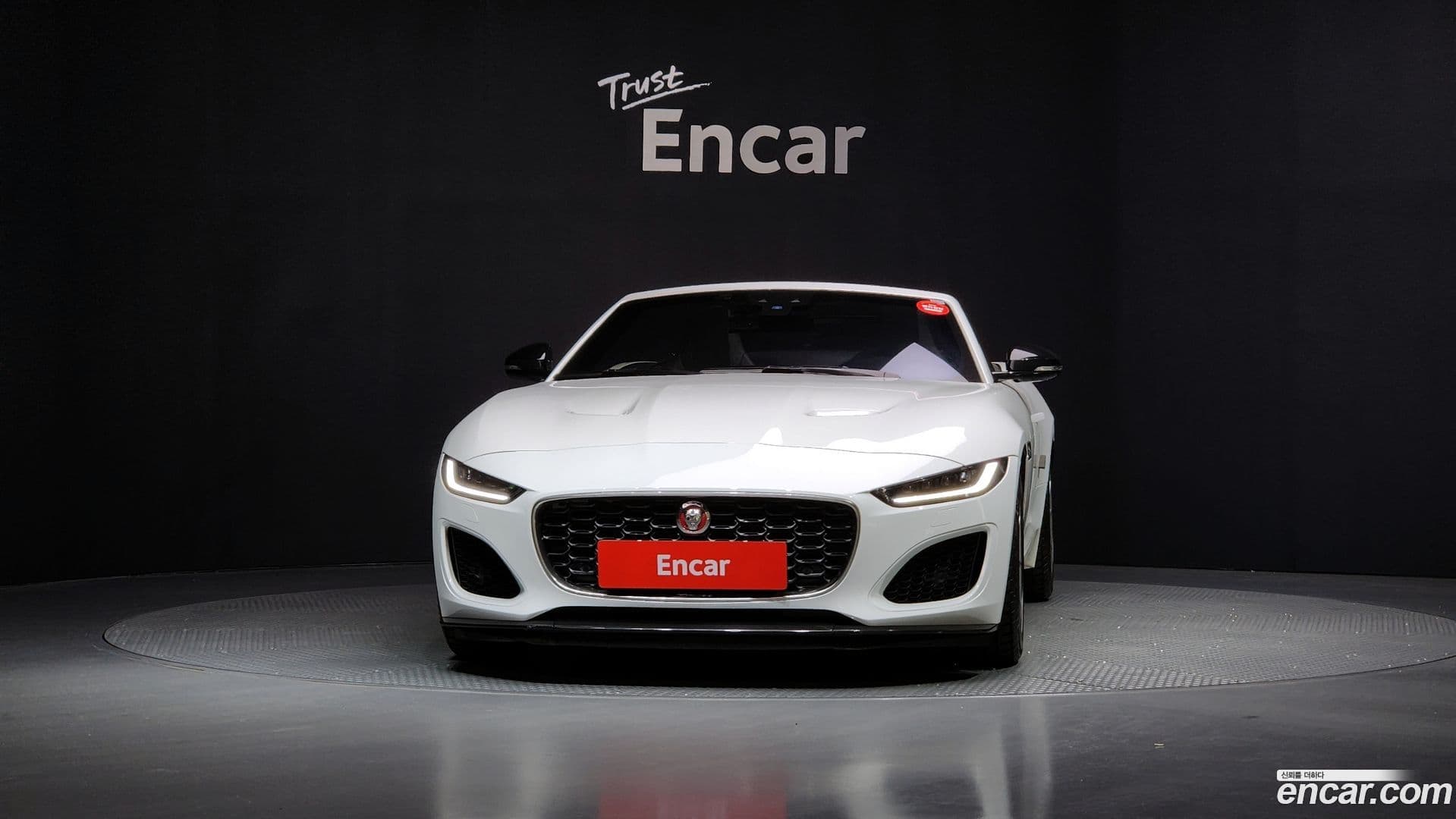 Main__Slider__Photo:F-TYPE Jaguar 2021.5-2