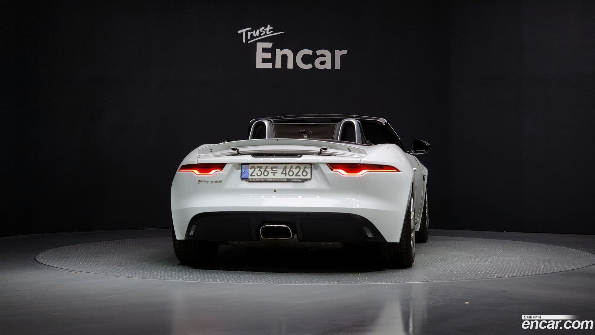 Main__Slider__Photo:F-TYPE Jaguar 2021.5-3