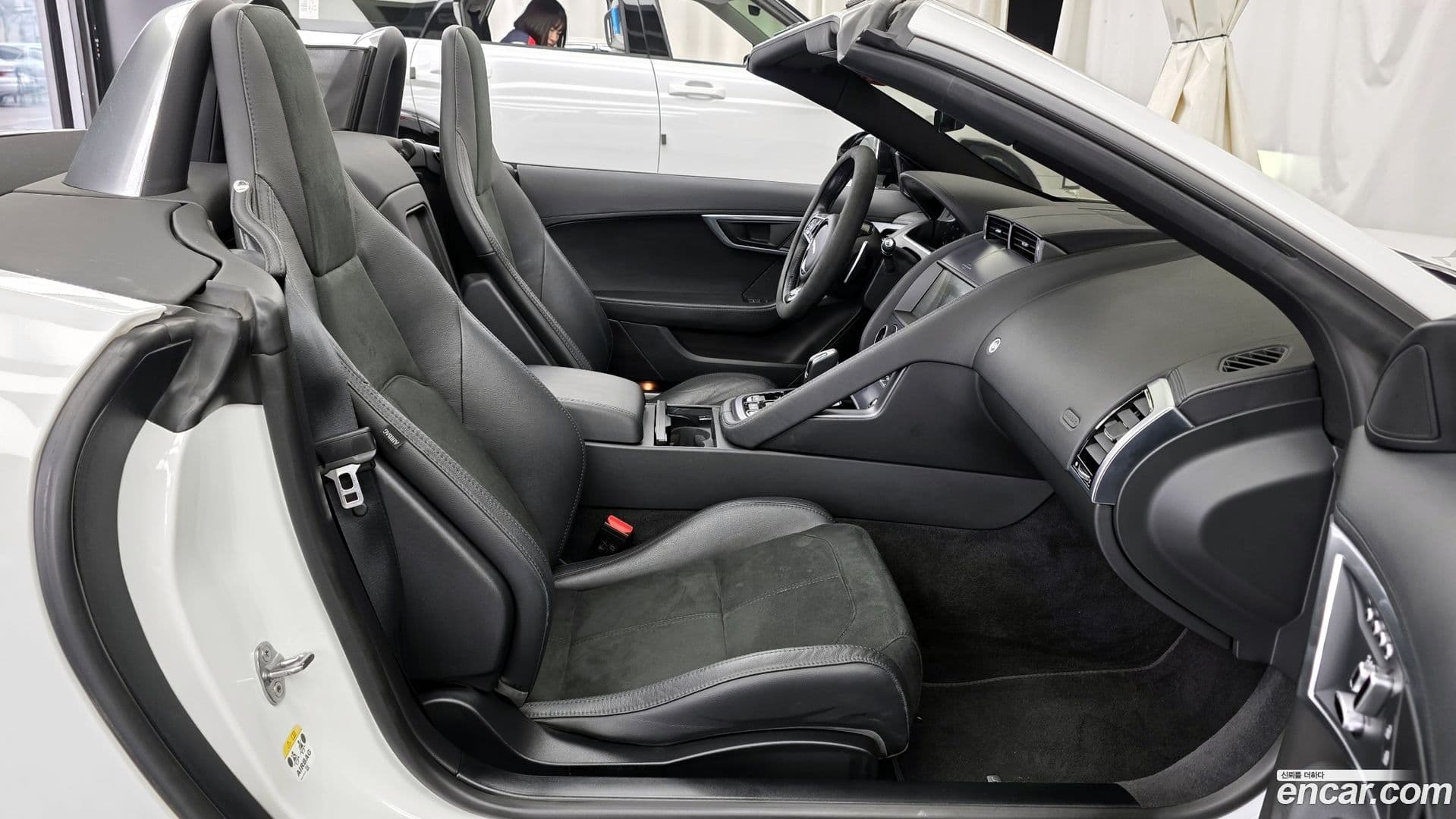 Main__Slider__Photo:F-TYPE Jaguar 2021.5-10