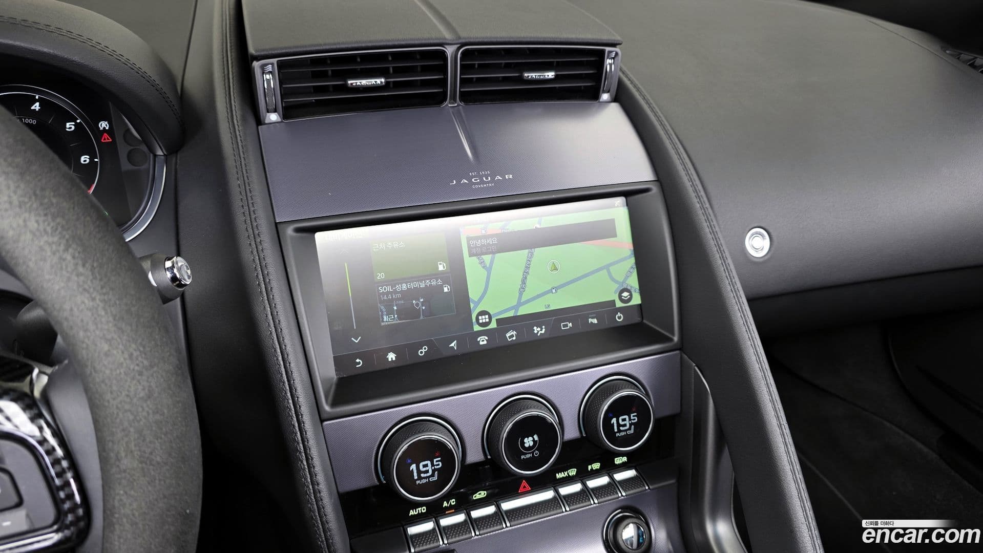 Main__Slider__Photo:F-TYPE Jaguar 2021.5-12