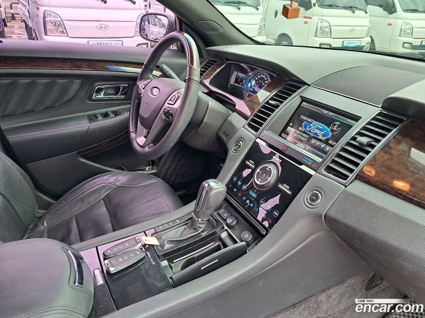 Main__Slider__Photo:Taurus Ford 2014.8-17