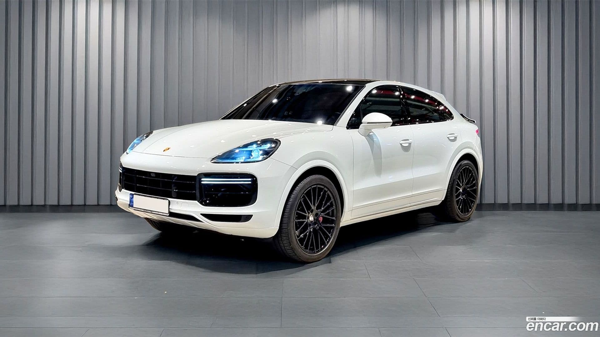 Main__Slider__Photo:Cayenne Porsche 2021.2-0