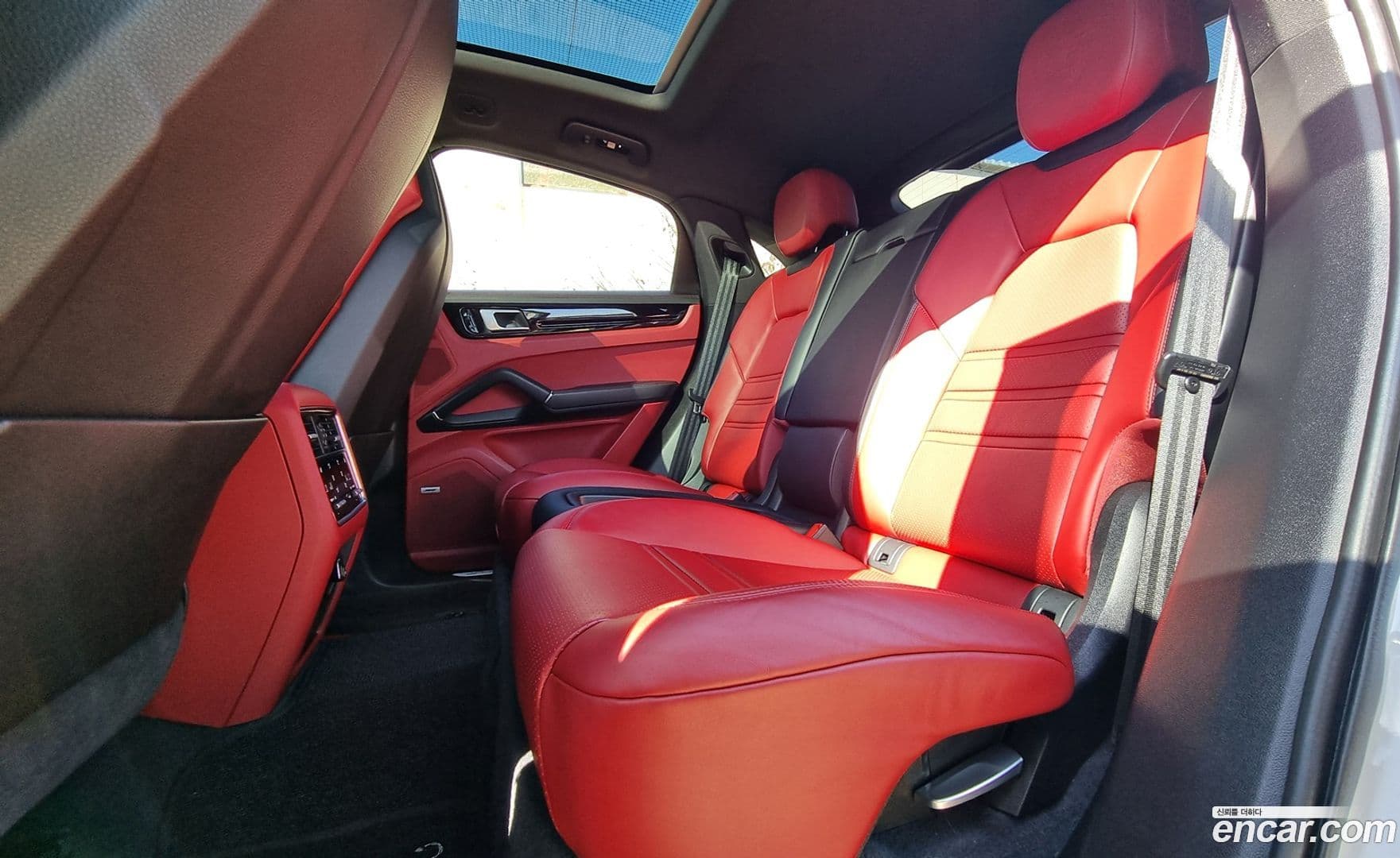 Main__Slider__Photo:Cayenne Porsche 2021.2-11