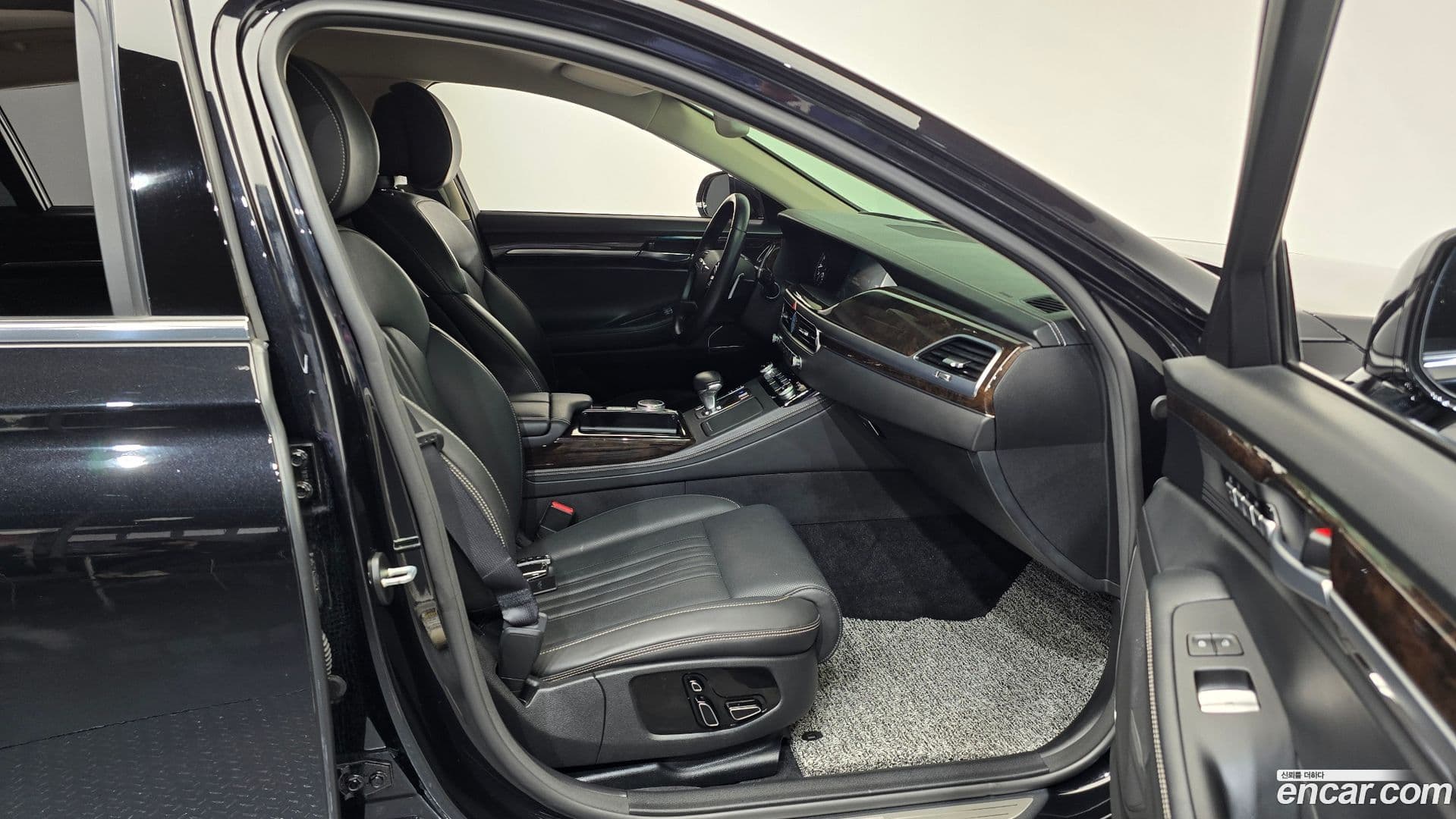 Main__Slider__Photo:G90 Genesis 2021.7-10