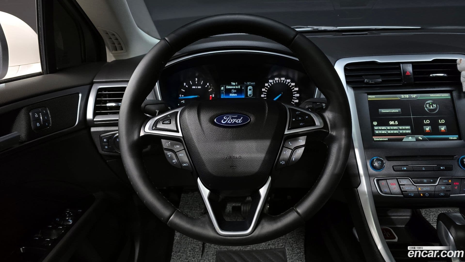 Main__Slider__Photo:Mondeo Ford 2015.5-12