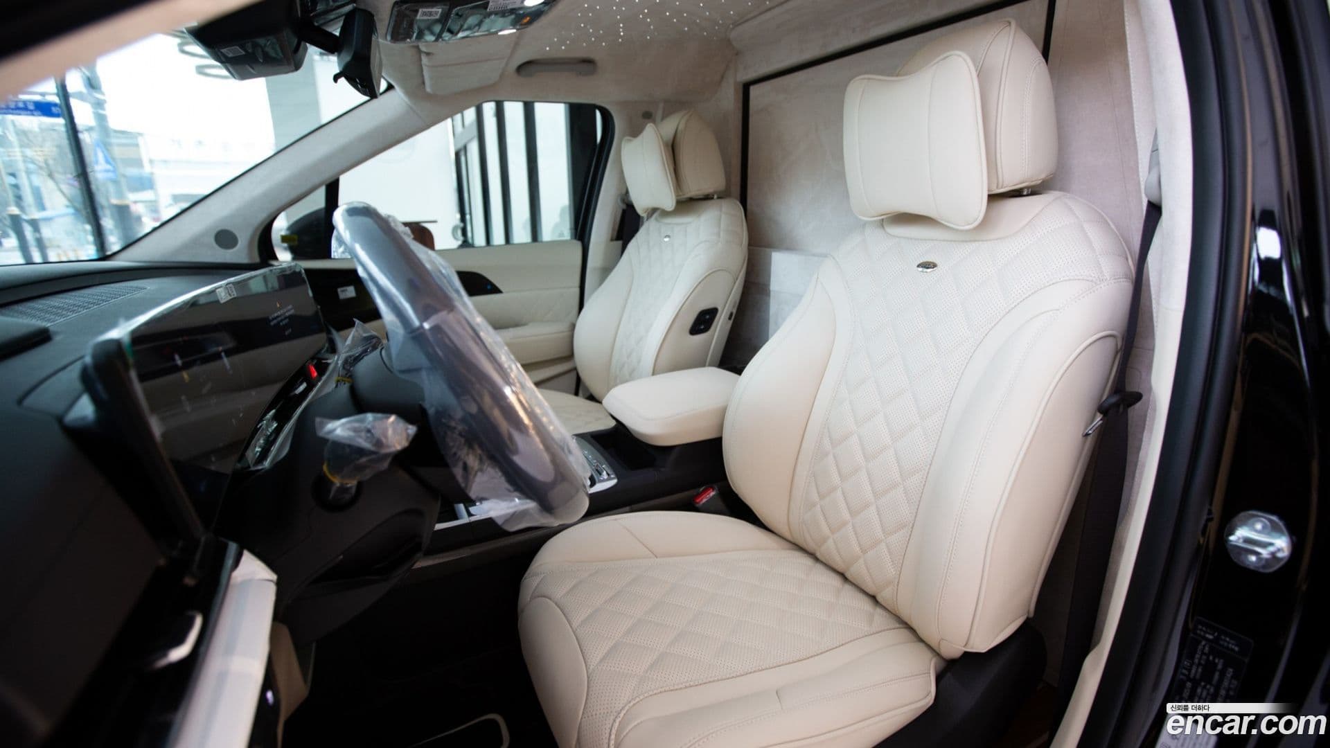 Main__Slider__Photo:Canival Kia 2025.8-2