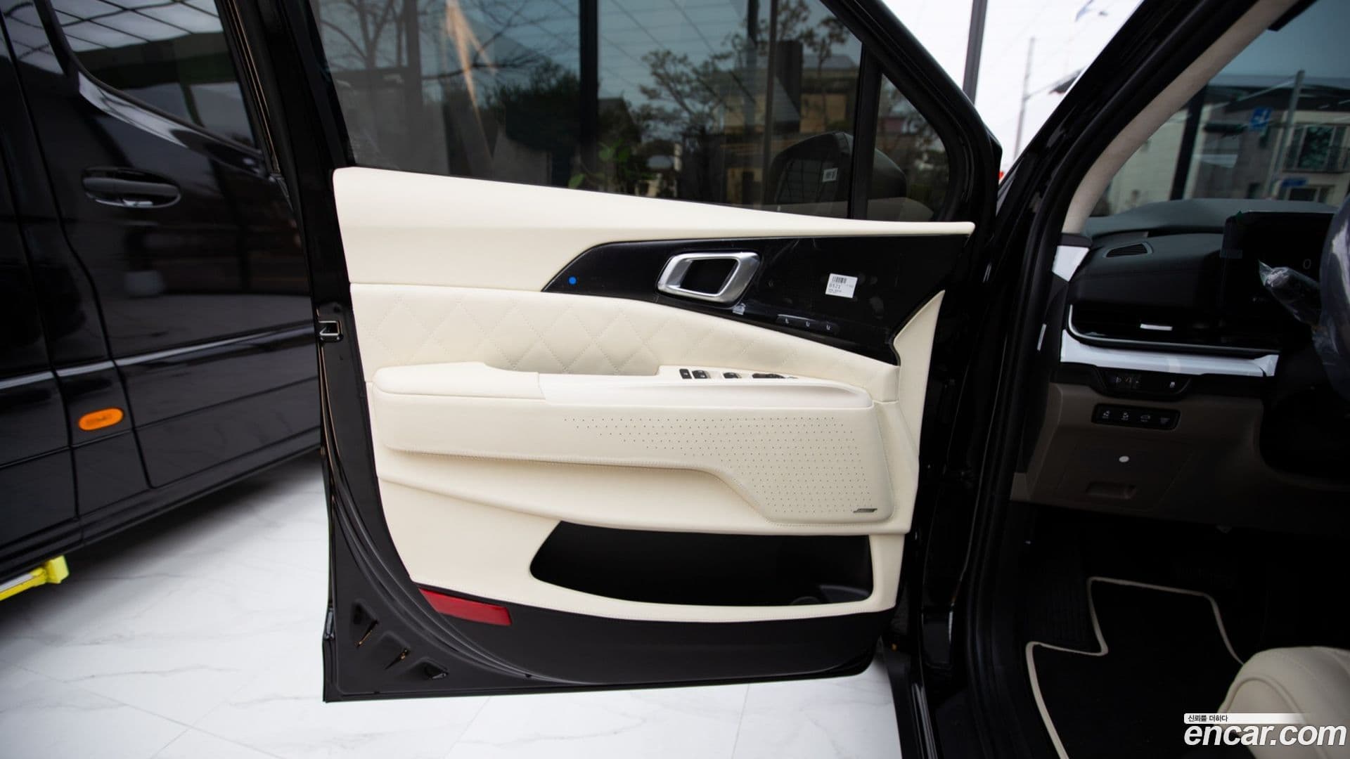 Main__Slider__Photo:Canival Kia 2025.8-3