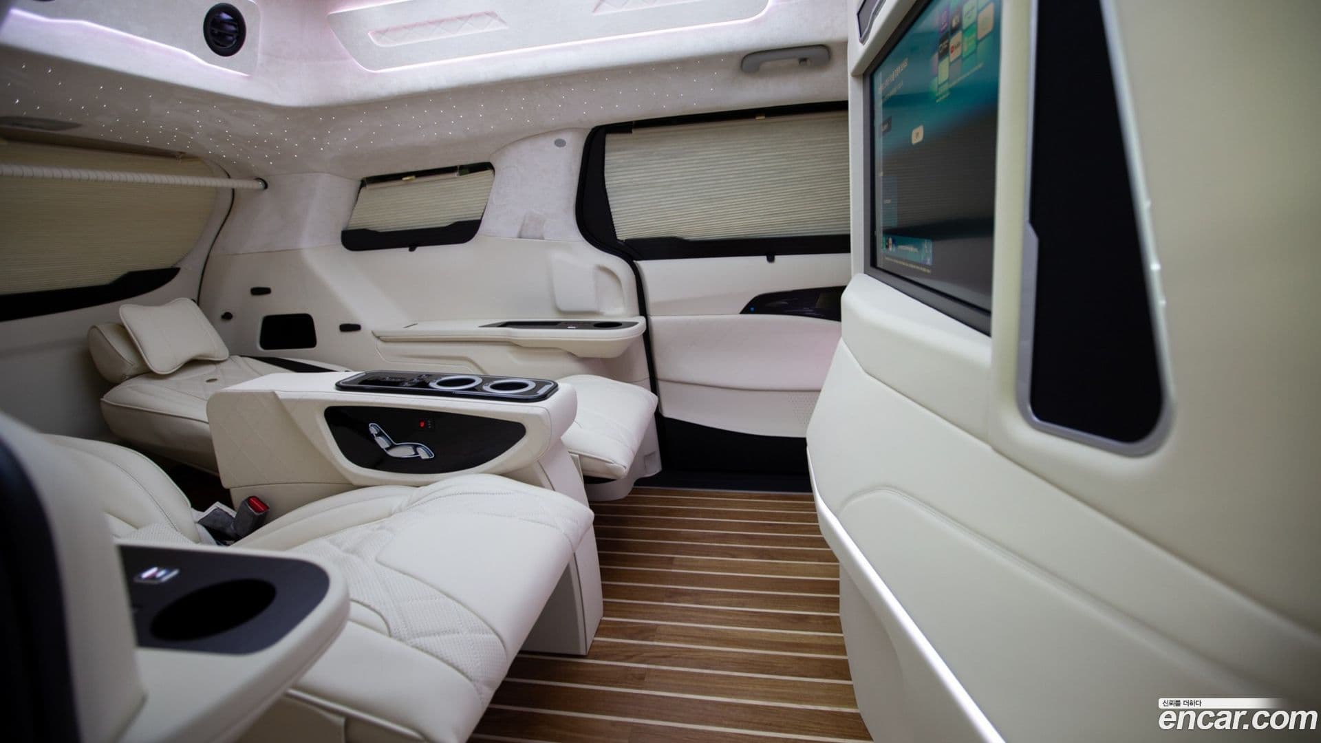 Main__Slider__Photo:Canival Kia 2025.8-10