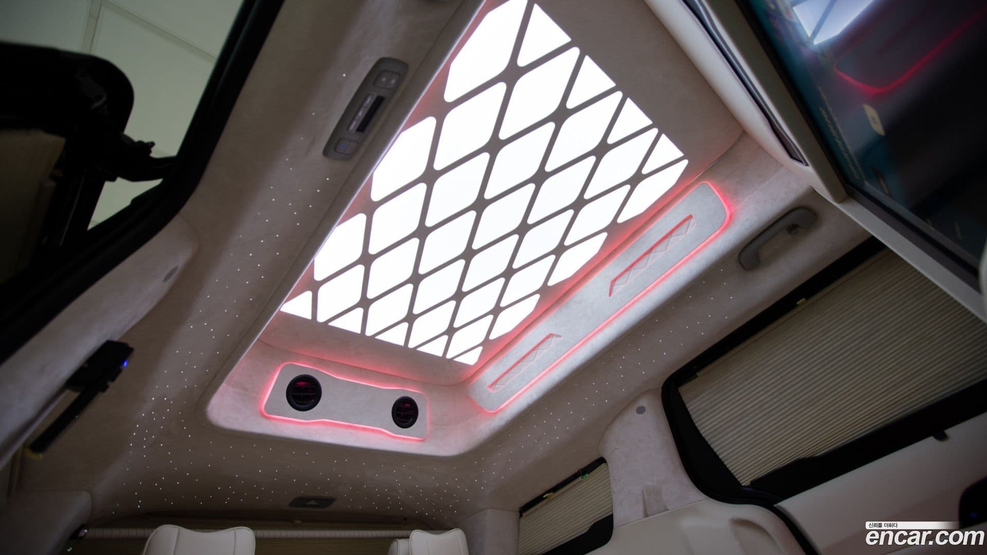 Main__Slider__Photo:Canival Kia 2025.8-12