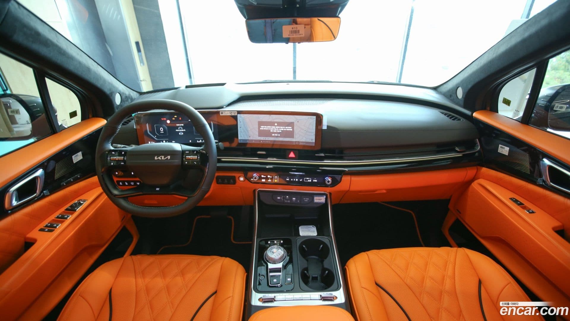 Main__Slider__Photo:Canival Kia 2025.8-3